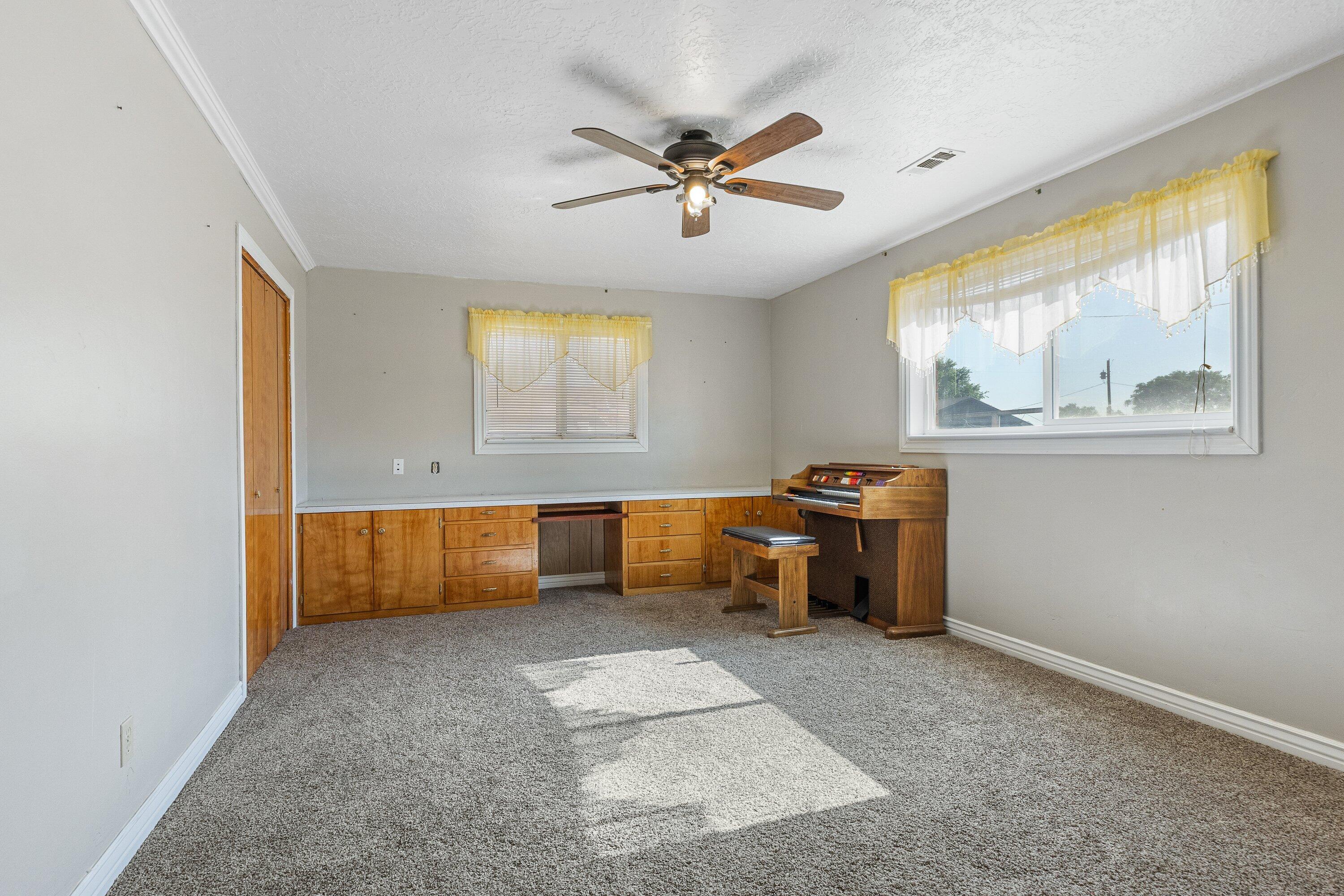 ENTERPRISE TOWNSITE - Residential