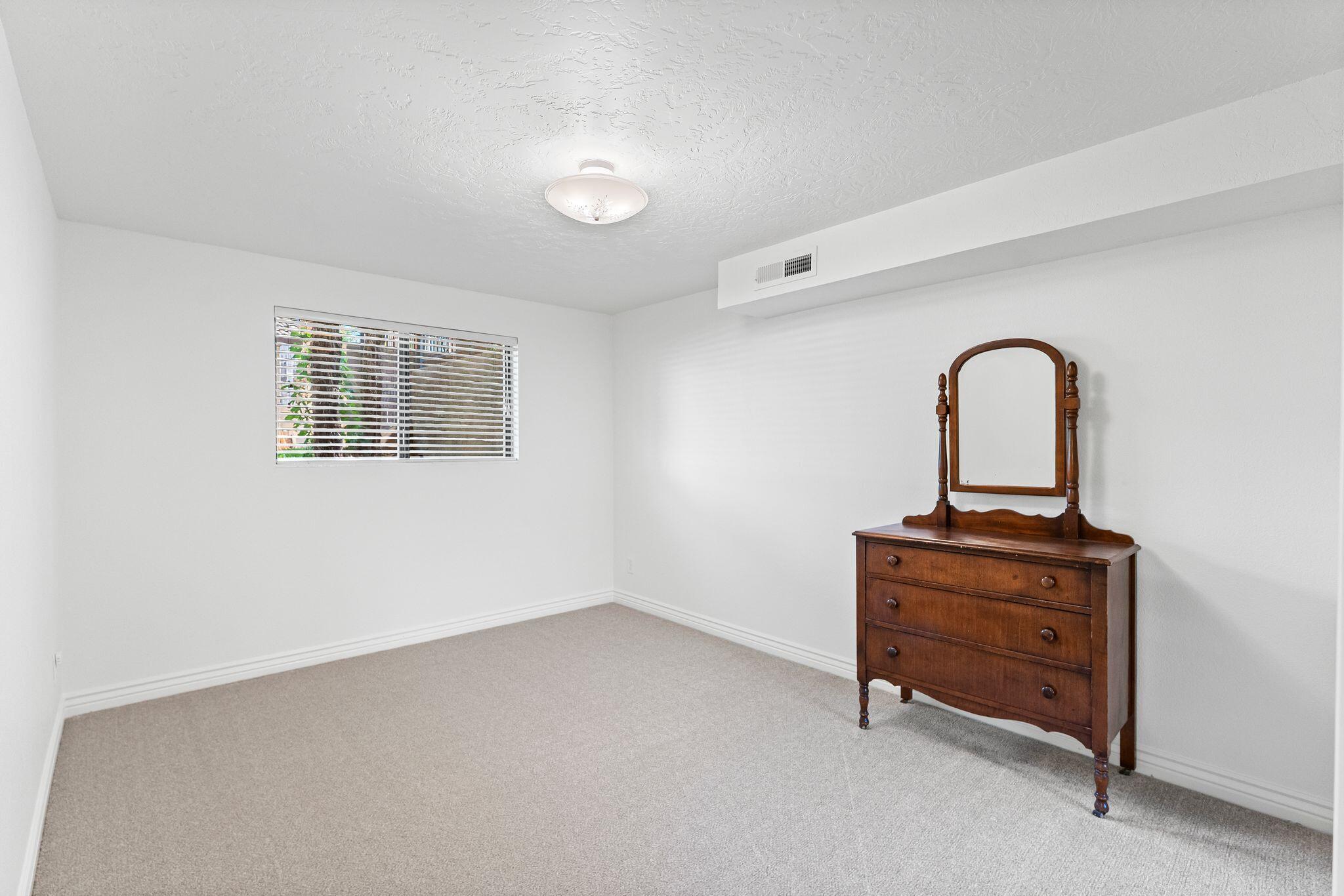 BLOOMINGTON HILLS - Residential