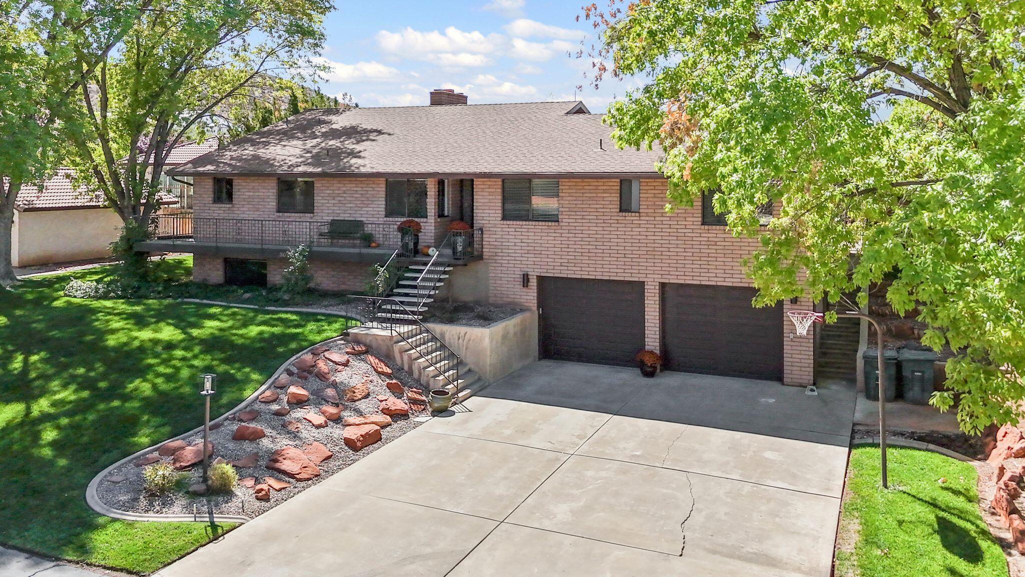 BLOOMINGTON HILLS - Residential