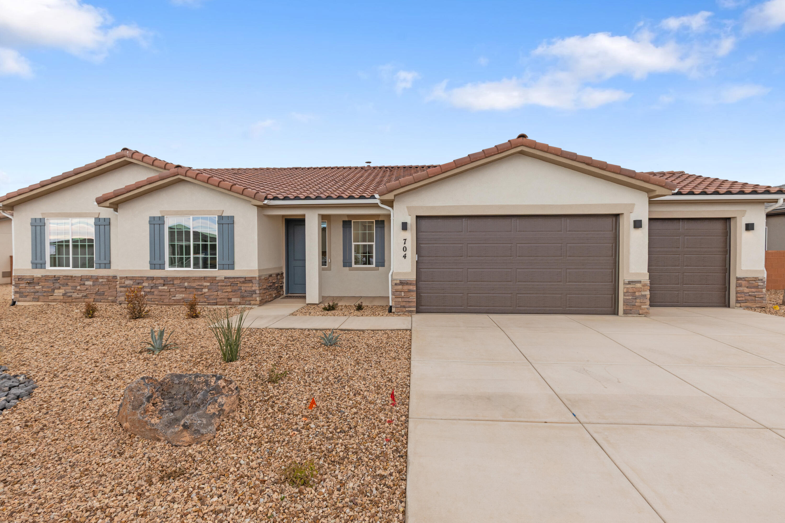 Close to Unity Park, Fire Lake at Ivins reservoir and Kayenta Art Village.  Short Drives to Black Desert Resort, Tuacahn Amphitheater, and Snow Canyon State Park.
Bright and open floorplan with a vaulted great room off the gourmet kitchen. Lots of storage with a large pantry, WIC off the entry and large WIC in the primary. Quartz countertops throughout. Fireplace in the great room.