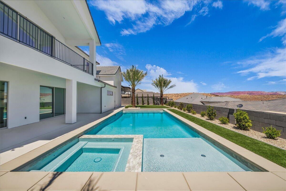 TONAQUINT COVE - Residential