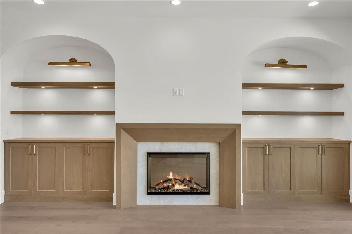 TONAQUINT COVE - Residential