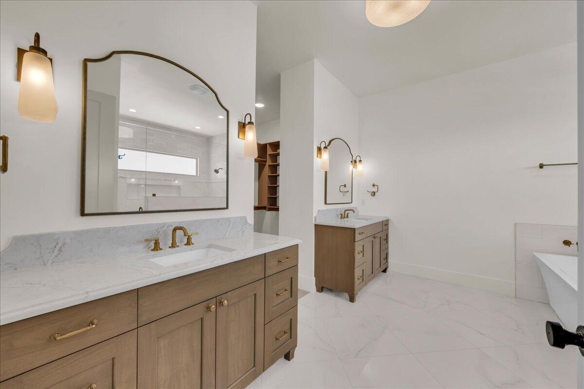 TONAQUINT COVE - Residential