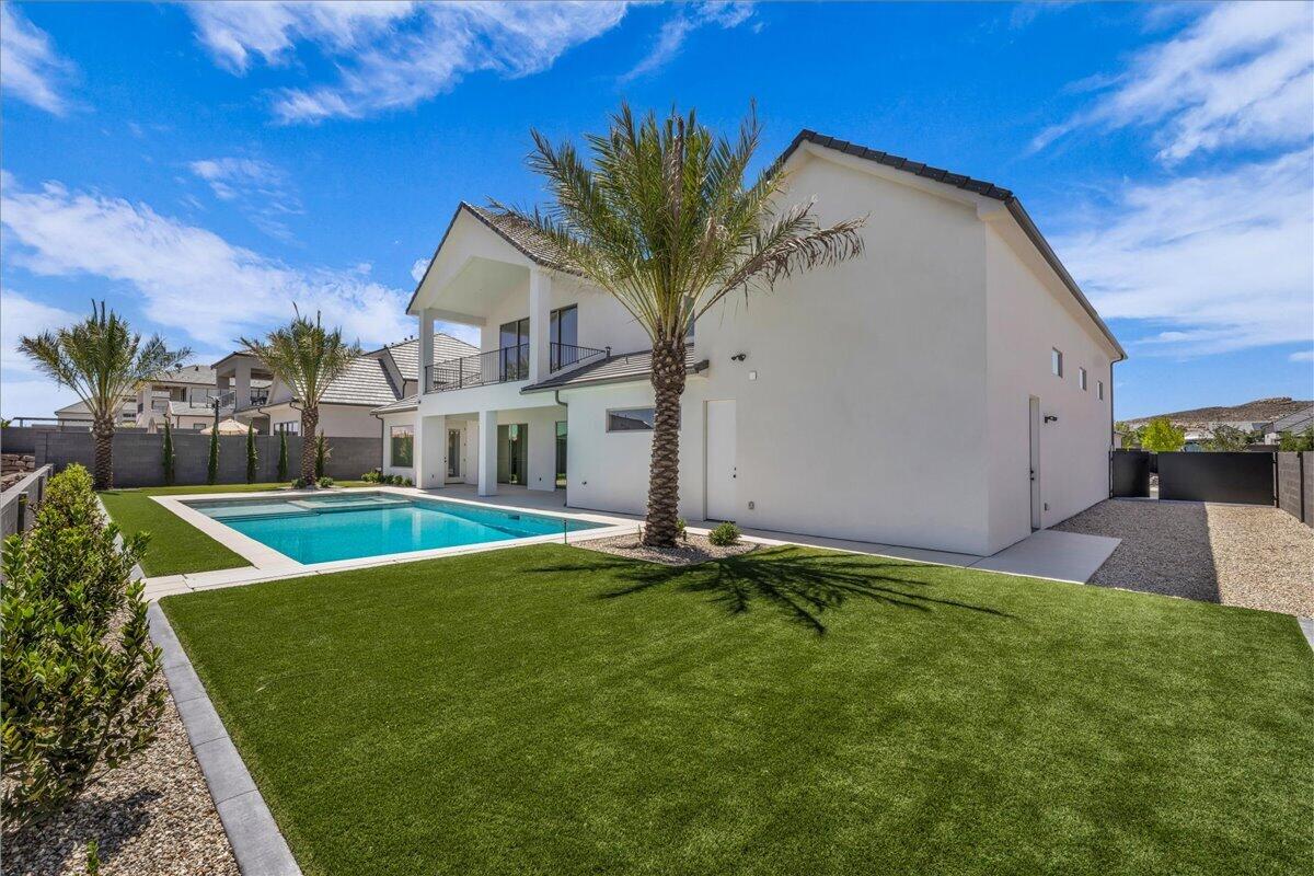 TONAQUINT COVE - Residential
