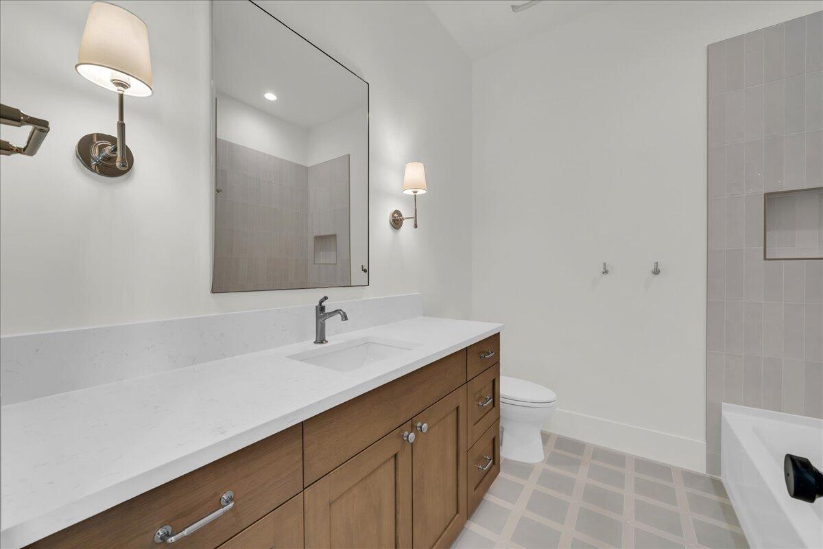 TONAQUINT COVE - Residential
