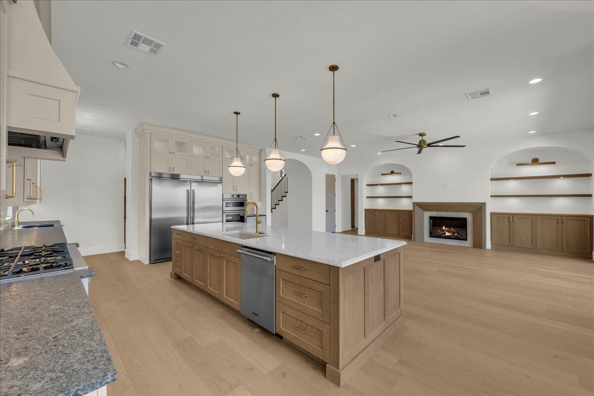 TONAQUINT COVE - Residential