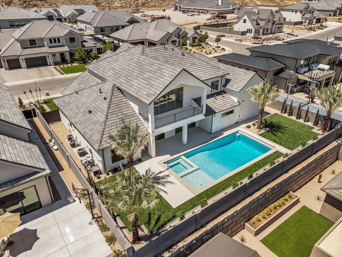 TONAQUINT COVE - Residential