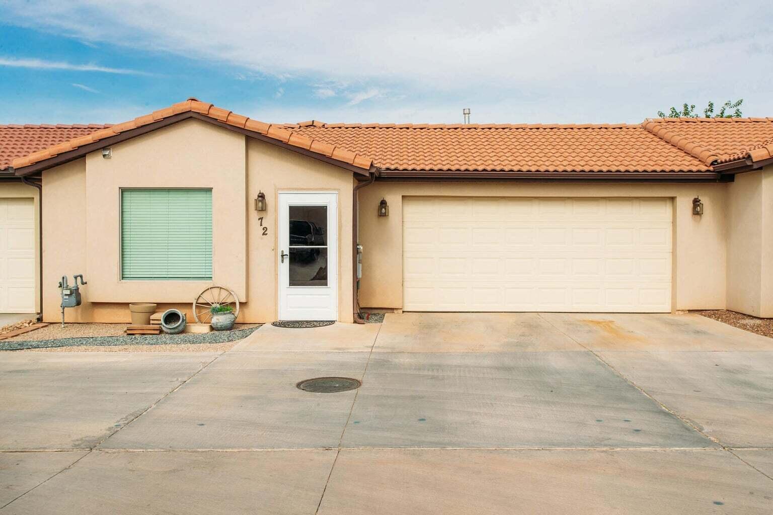 This single level townhome is in great condition. 3 bedrooms, 2 bathrooms, including a large primary suite with walk in closet, nice finishes, open floor plan, and secluded back courtyard. Convenient location near shopping, restaurants, theaters, schools, parks, and golf courses. Association dues are only $89/mo and includes pool, clubhouse, water, and more. Buyer to confirm all information.