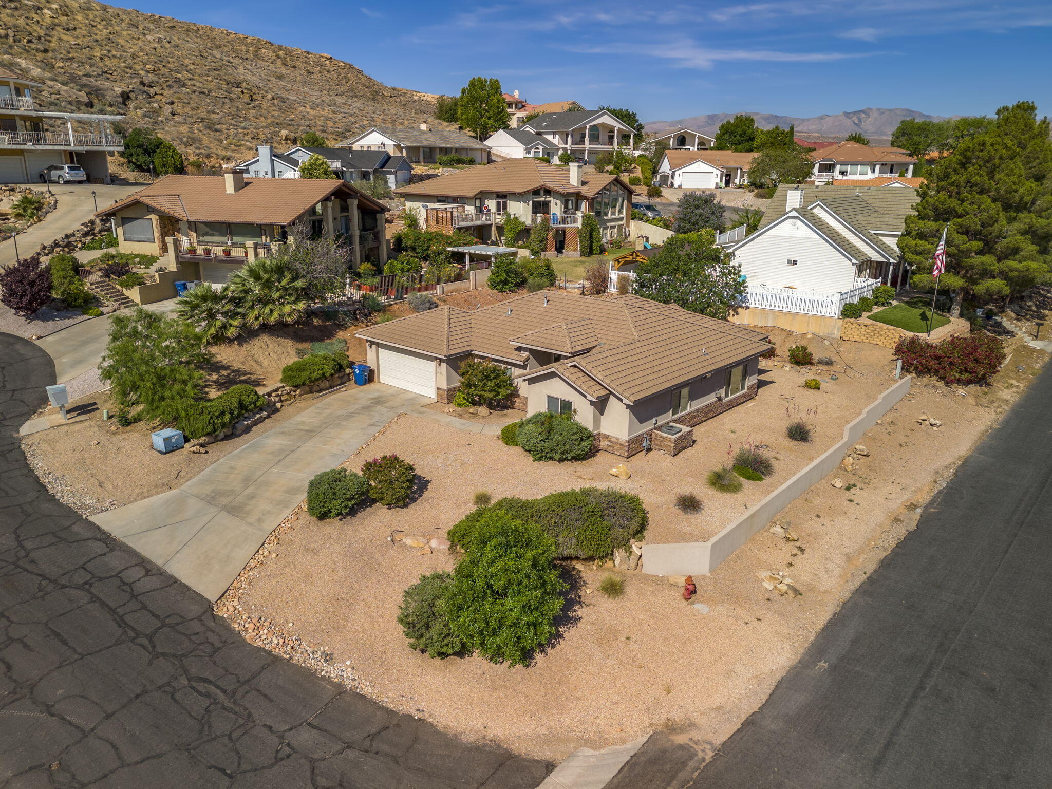 BLOOMINGTON HILLS - Residential