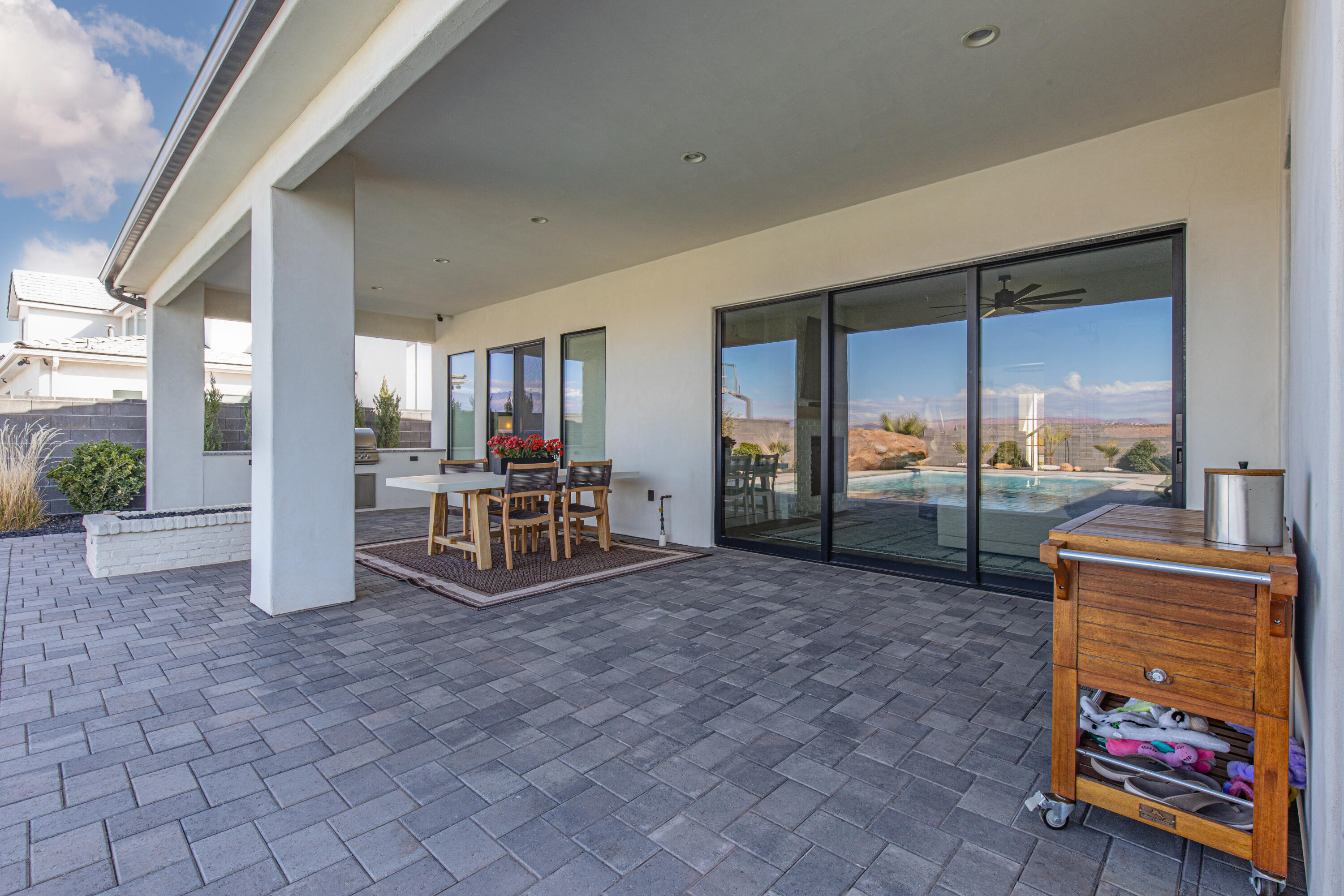 TEAKWOOD - Residential