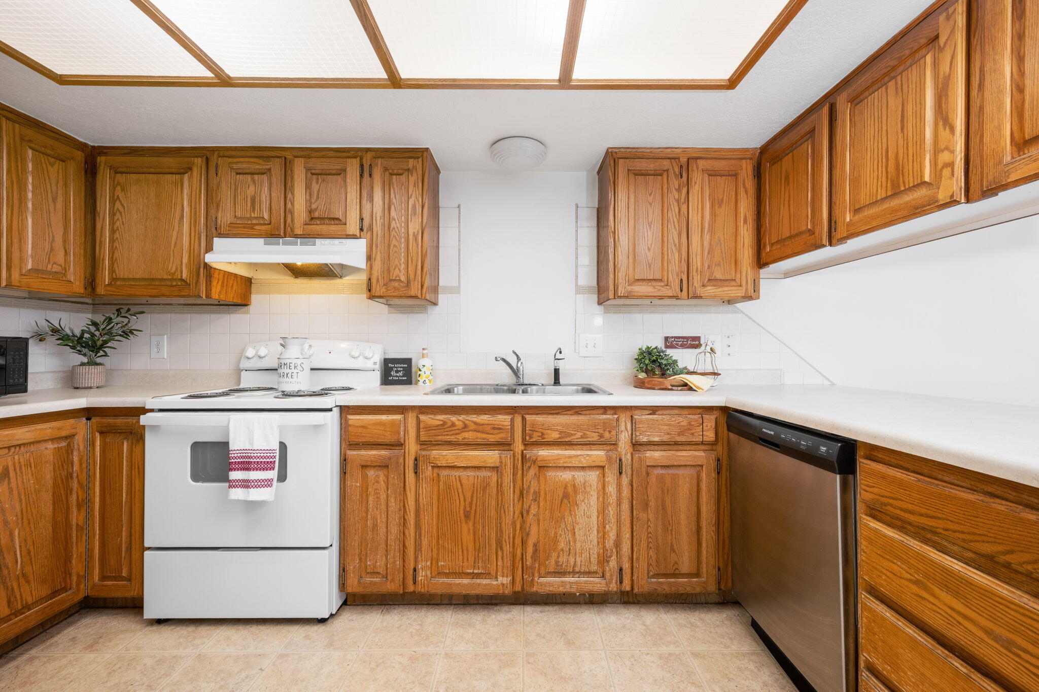ALPHA TOWNHOMES - Residential