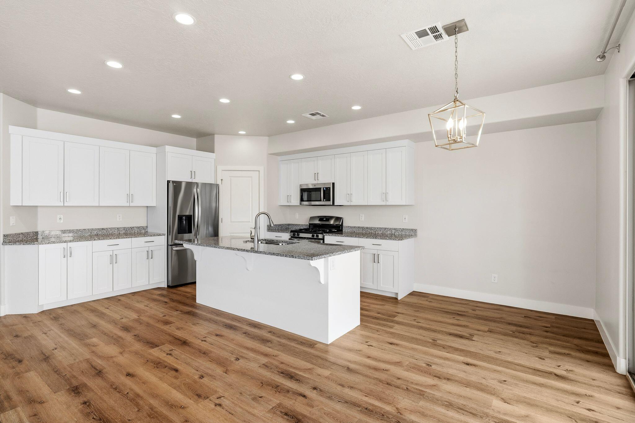 HURRICANE HEIGHTS - Residential