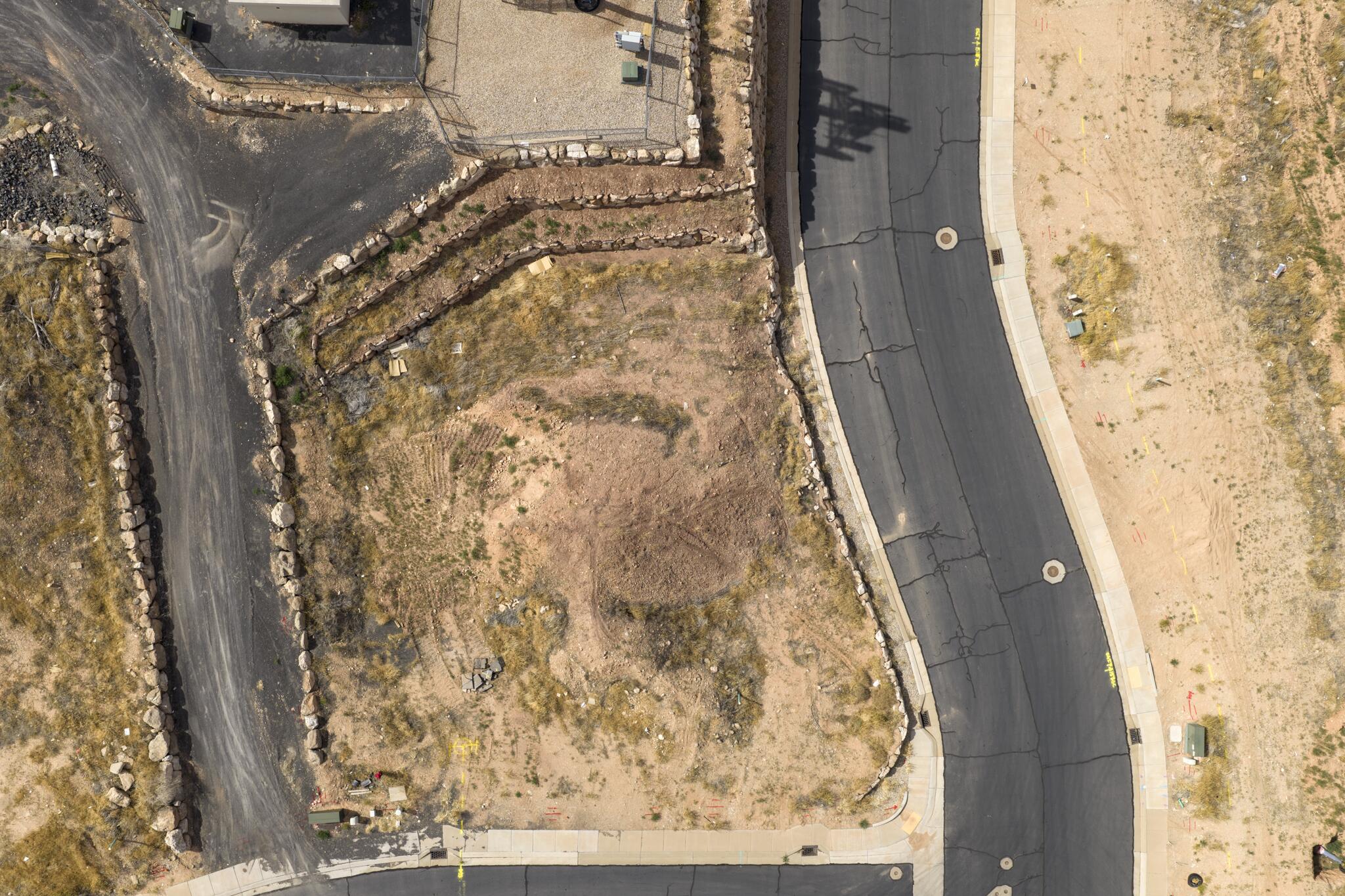 Corner lot at .23 acres, conveniently located in La Verkin just minutes from Zion National Park. This affordable building lot provides the perfect opportunity to build in Southern Utah without the burden of HOA fees. Tucked into a relaxed neighborhood, you will enjoy sweeping views of the valley and surrounding red rock mesas without paying premium resort prices.