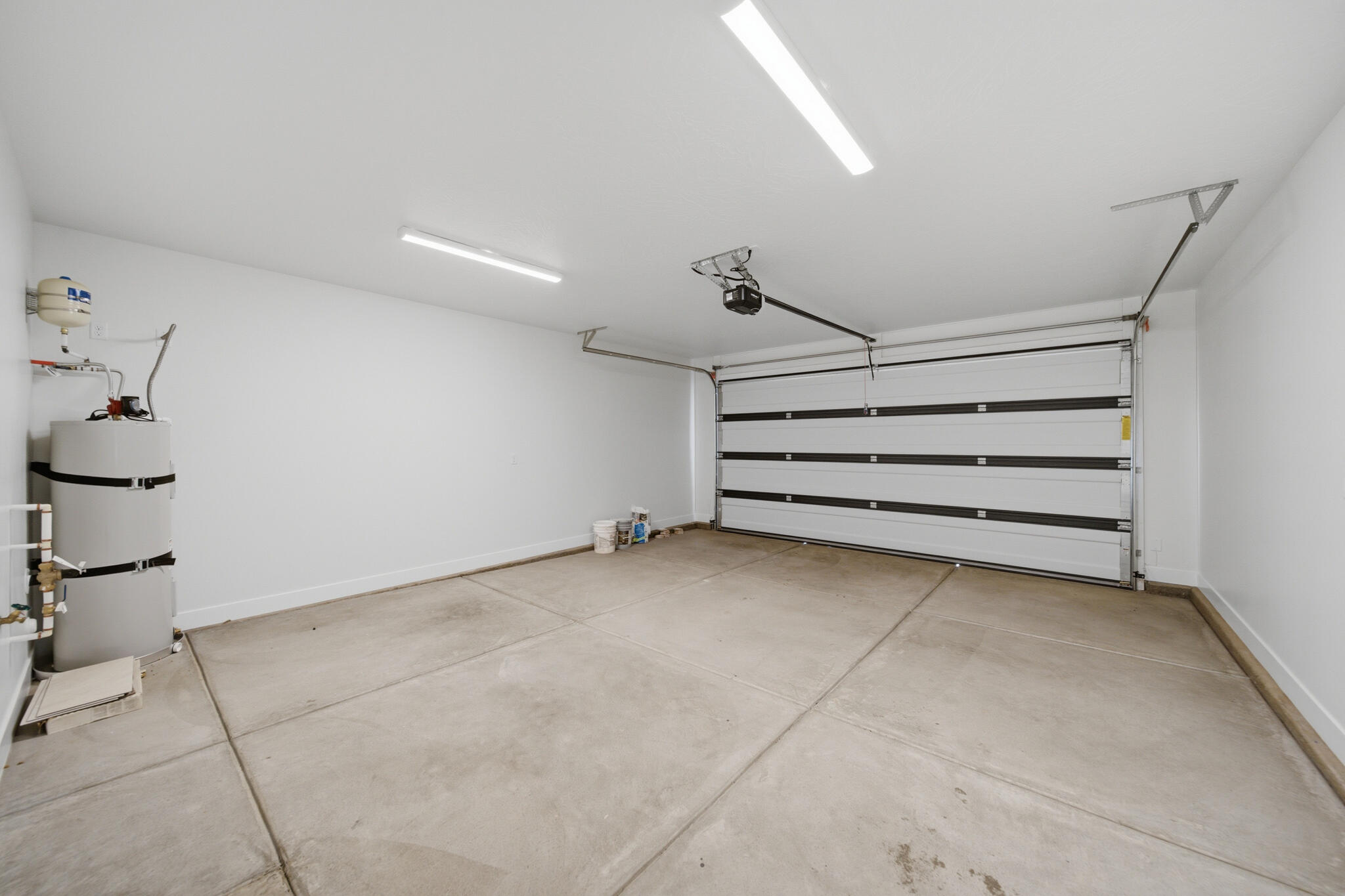 WHITE DOME TOWNHOMES - Residential