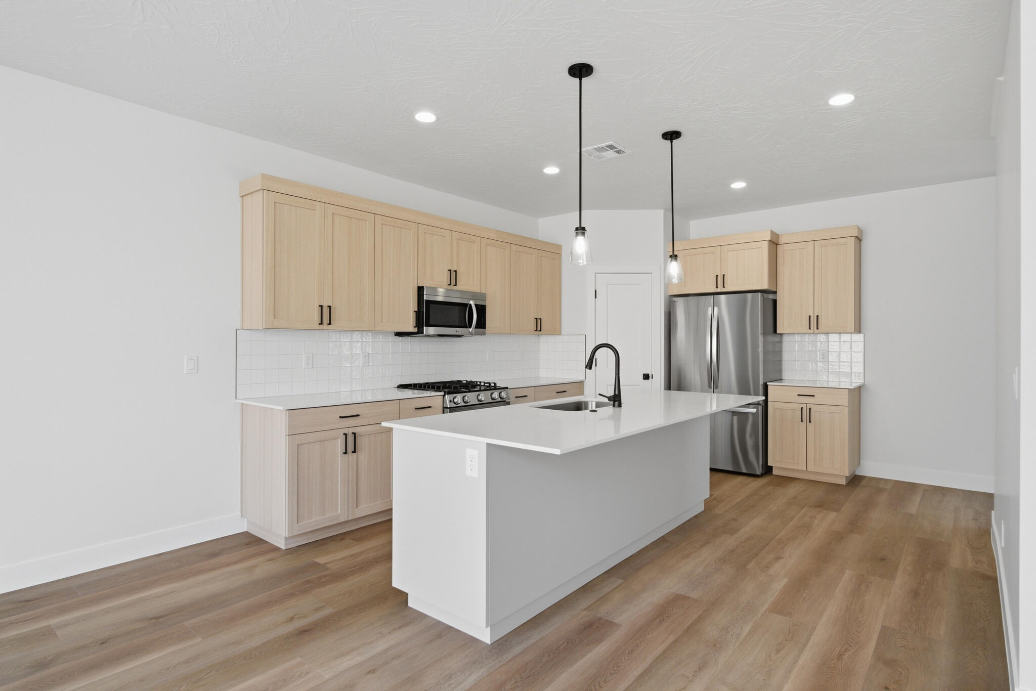 WHITE DOME TOWNHOMES - Residential