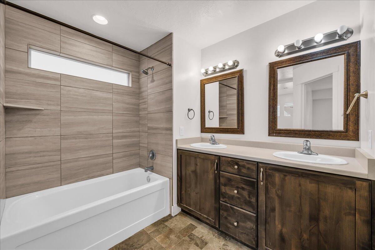 DESERT BLUFF AT DESERT CANYONS TOWNHOMES - Residential
