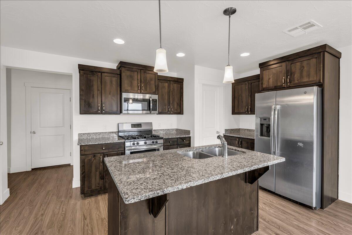 DESERT BLUFF AT DESERT CANYONS TOWNHOMES - Residential