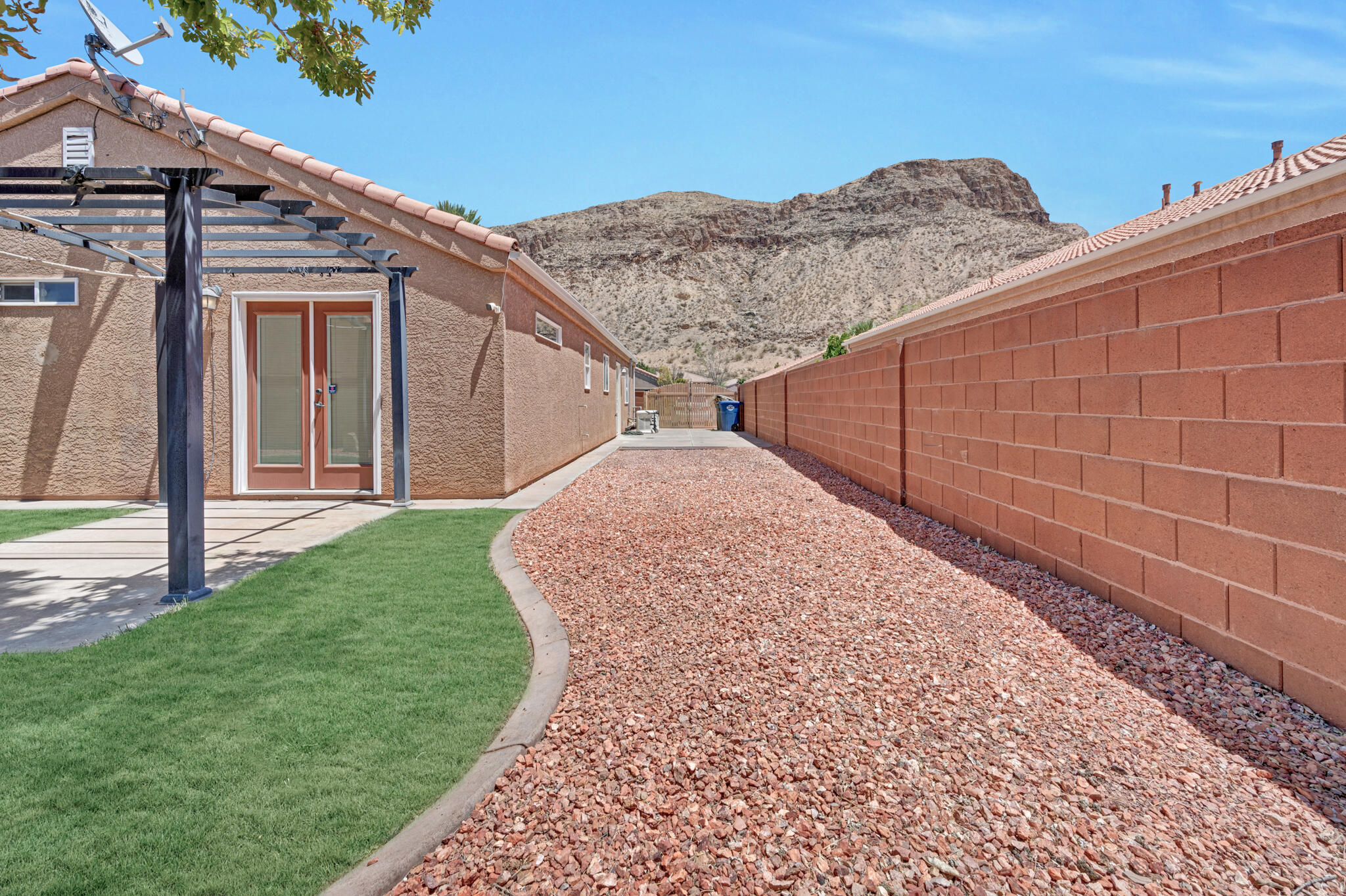 SHADOW CANYON - Residential