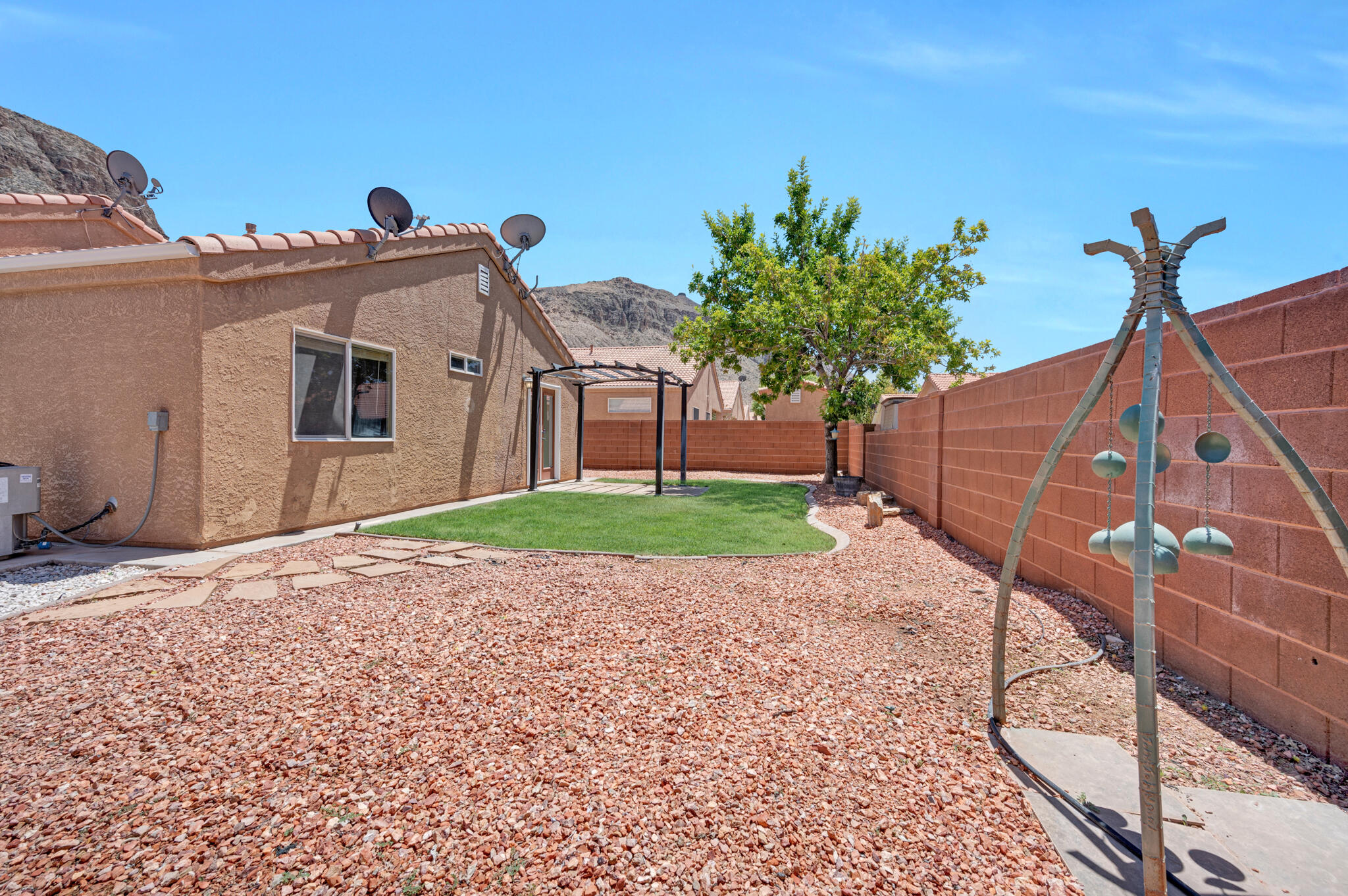 SHADOW CANYON - Residential