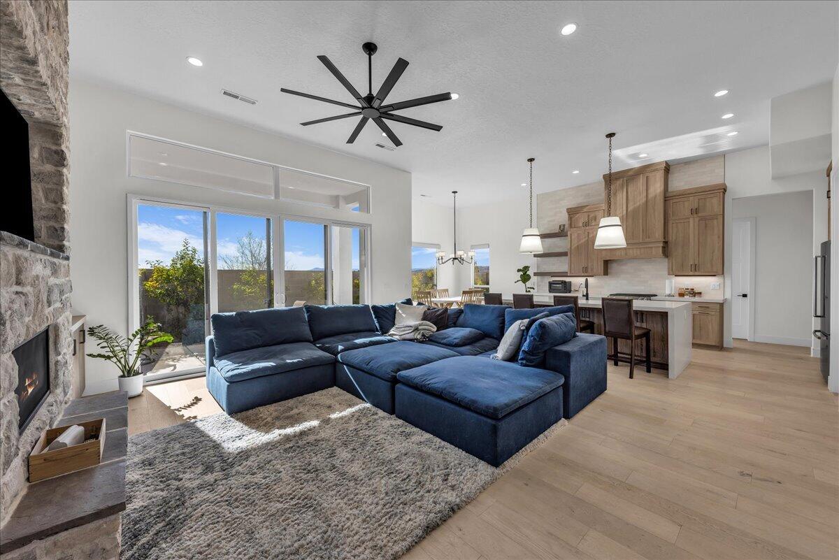 VINEYARD RIDGE - Residential