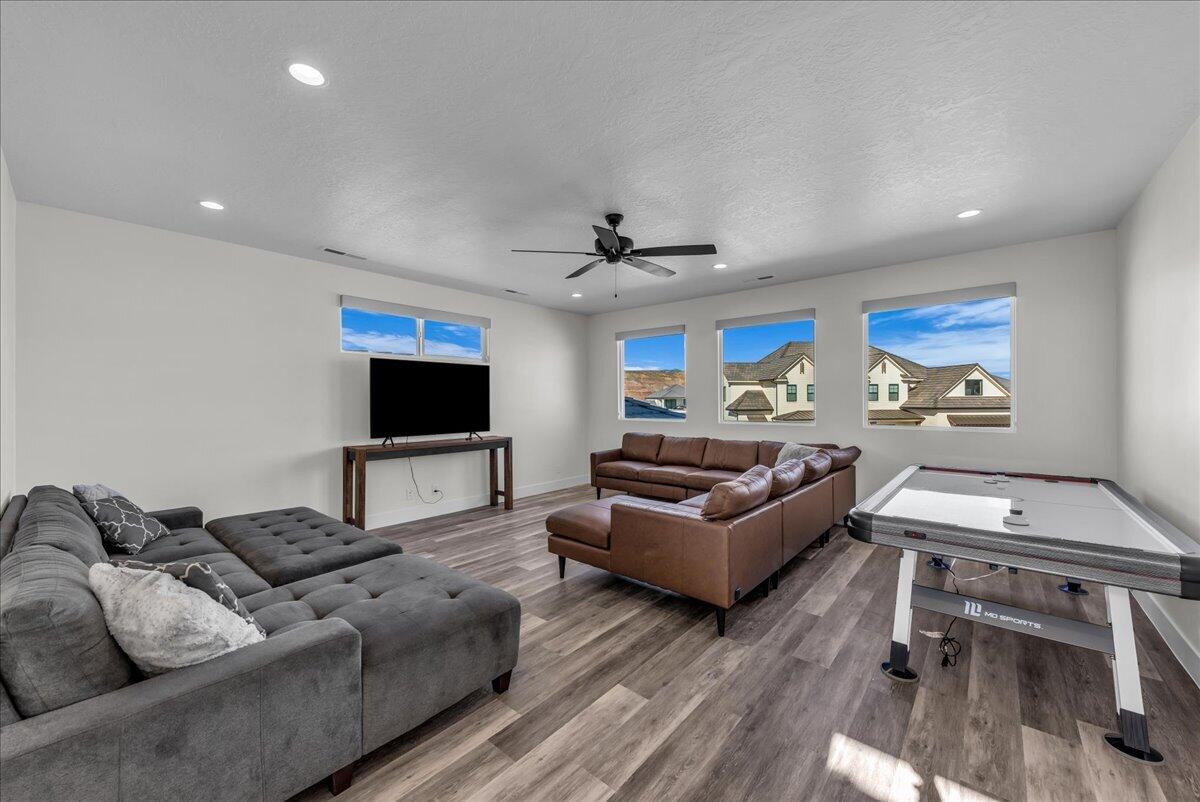 VINEYARD RIDGE - Residential