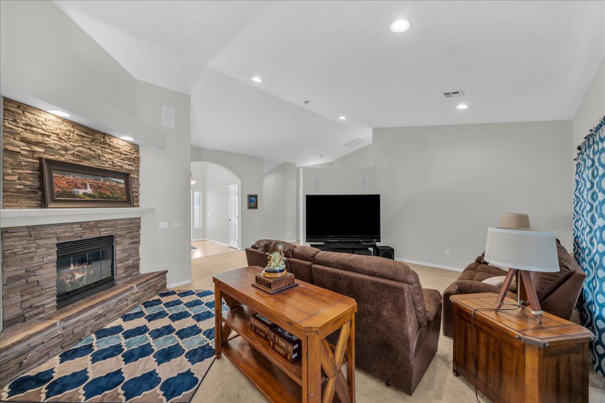 SILVERCREEK TOWNHOMES - Residential