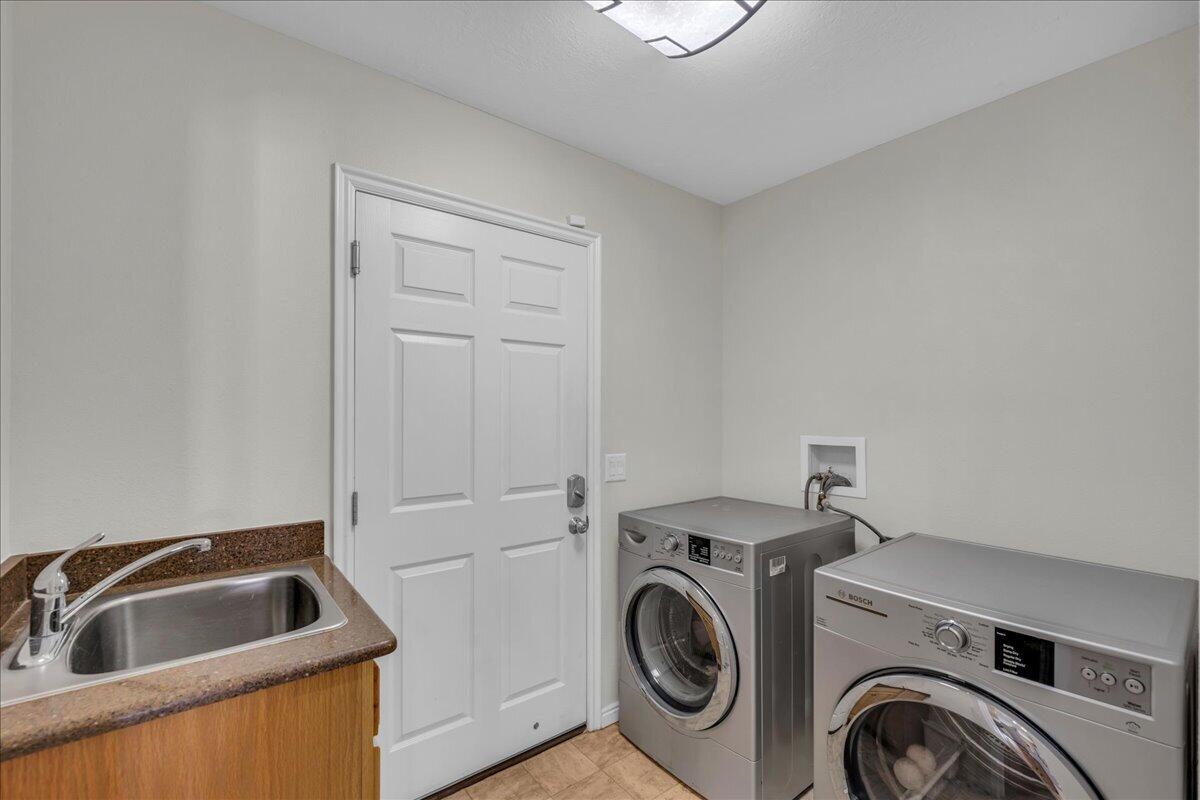 SILVERCREEK TOWNHOMES - Residential