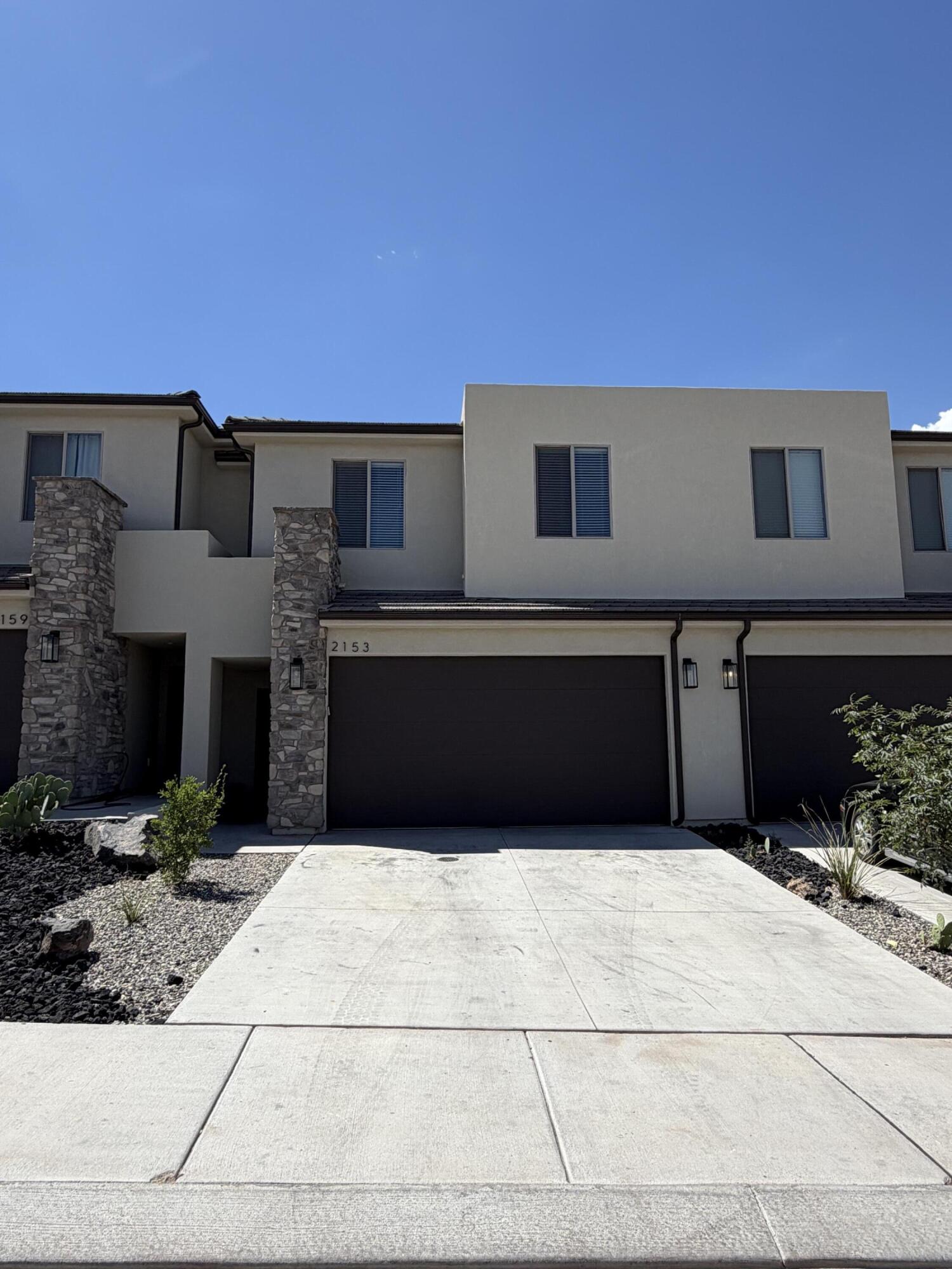 Beautiful Modern Style Townhome Unit in Hurricane Views. Open Spacious Floorplan. Tile, LVP  two tone paint, upgraded appliances, upgraded plumbing, lighting and custom cabinets. Quartz Counter tops and ''Yes'' a stainless refrigerator. Washer & Drier Included. Brand new carpet. Full Master bath with huge tile shower, and double sink. 4 large bedrooms. Enclosed  back yard area. Incredible back mountain views. Must see.