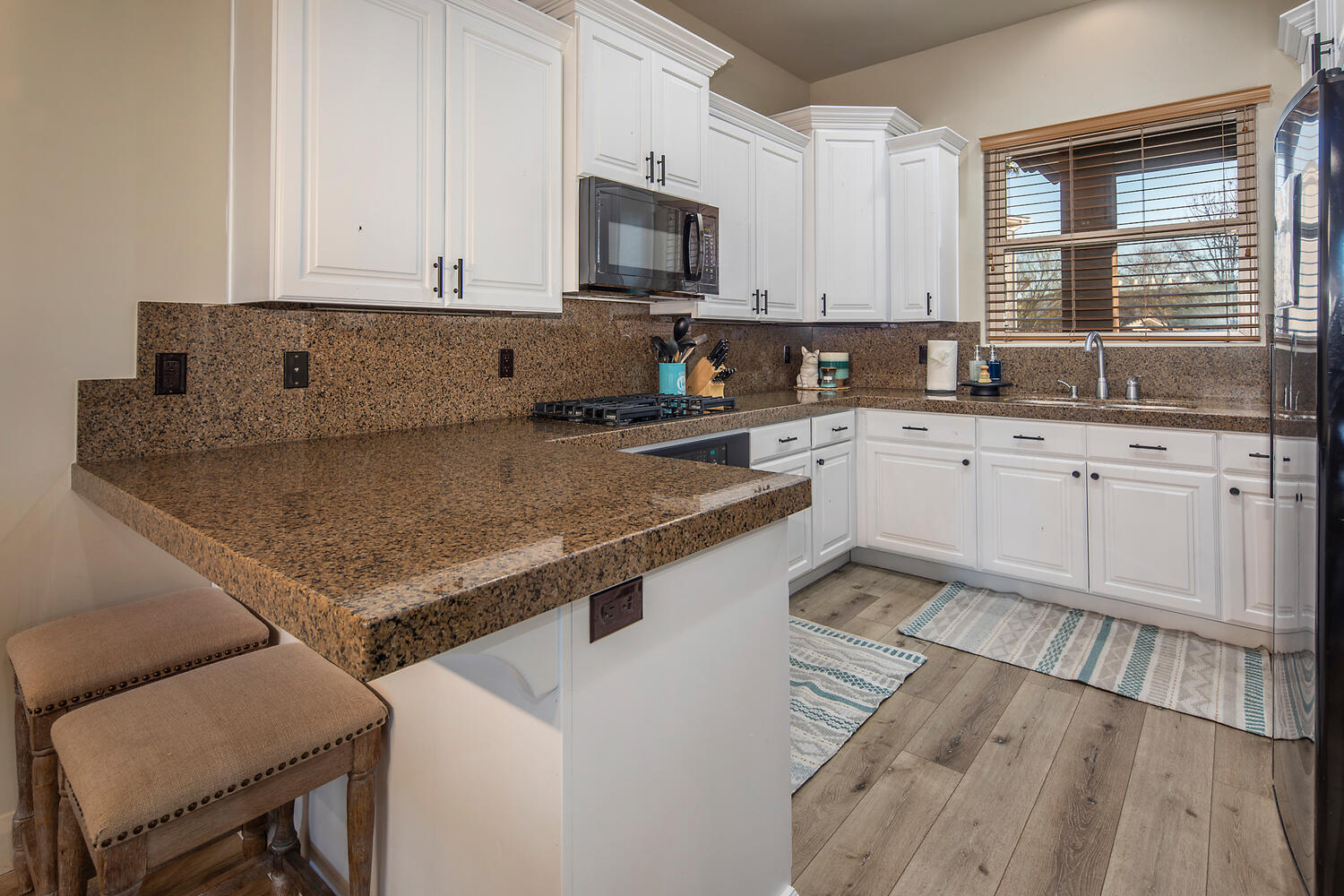 POINT VISTA CONDOS - Residential