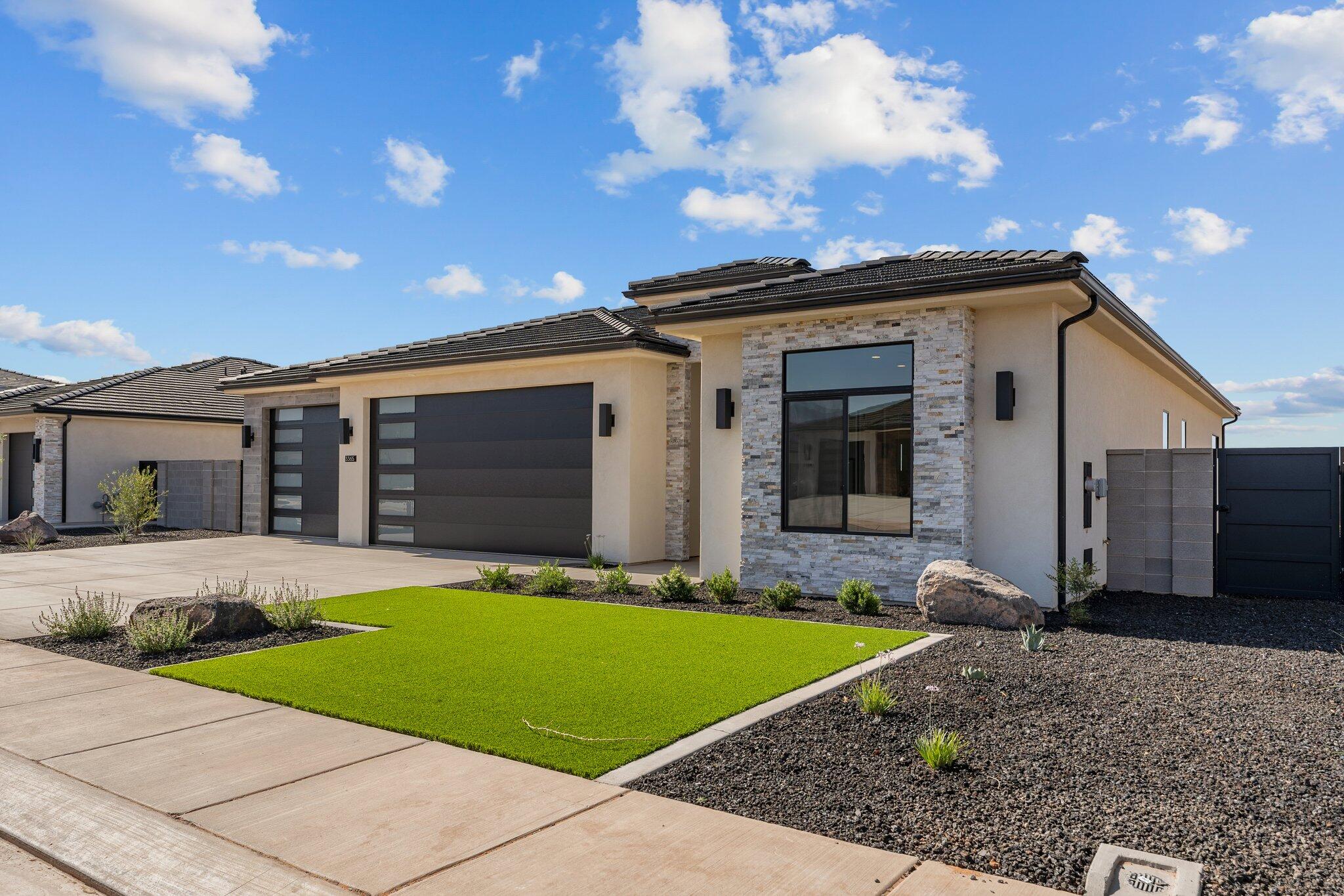 THE HORIZON AT SOLACE IS 2398 SQ. FT. AND FEATURES AN OPEN FLOOP PLAN WITH 4 BEDROOMS, 3 BATHS AND A 3 CAR GARAGE. THE FRONT BEDROOM IS AN OPTIONAL CASITA WITH A KITCHENETTE AND BATHROOM. THE CASITA IS ACCESSIBLE FROM THE FRONT PATIO AND THE HOME. THE PRIMARY SUITE HAS A SPACIOUS BATHROOM AND WALK-IN CLOSET. LARGE WINDOWS AND SLIDING GLASS DOORS OFFER A LOT OF NATURAL LIGHT. THE HOME ALSO FEATURES A ROOF TOP DECK TO FURTHER ENJOY THE SURRONDING BEAUTY!