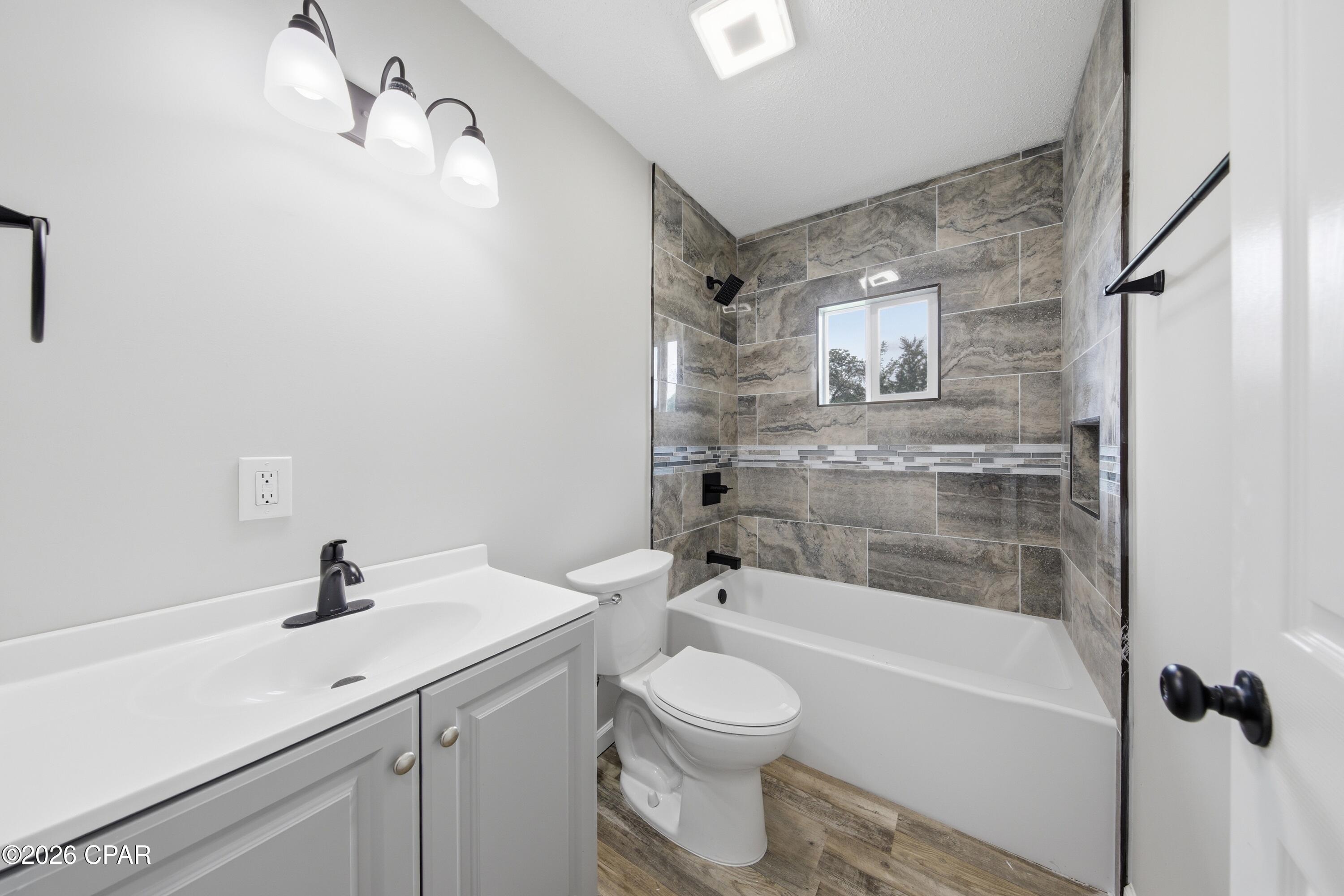 Hentz 1st Add Unit B - Residential