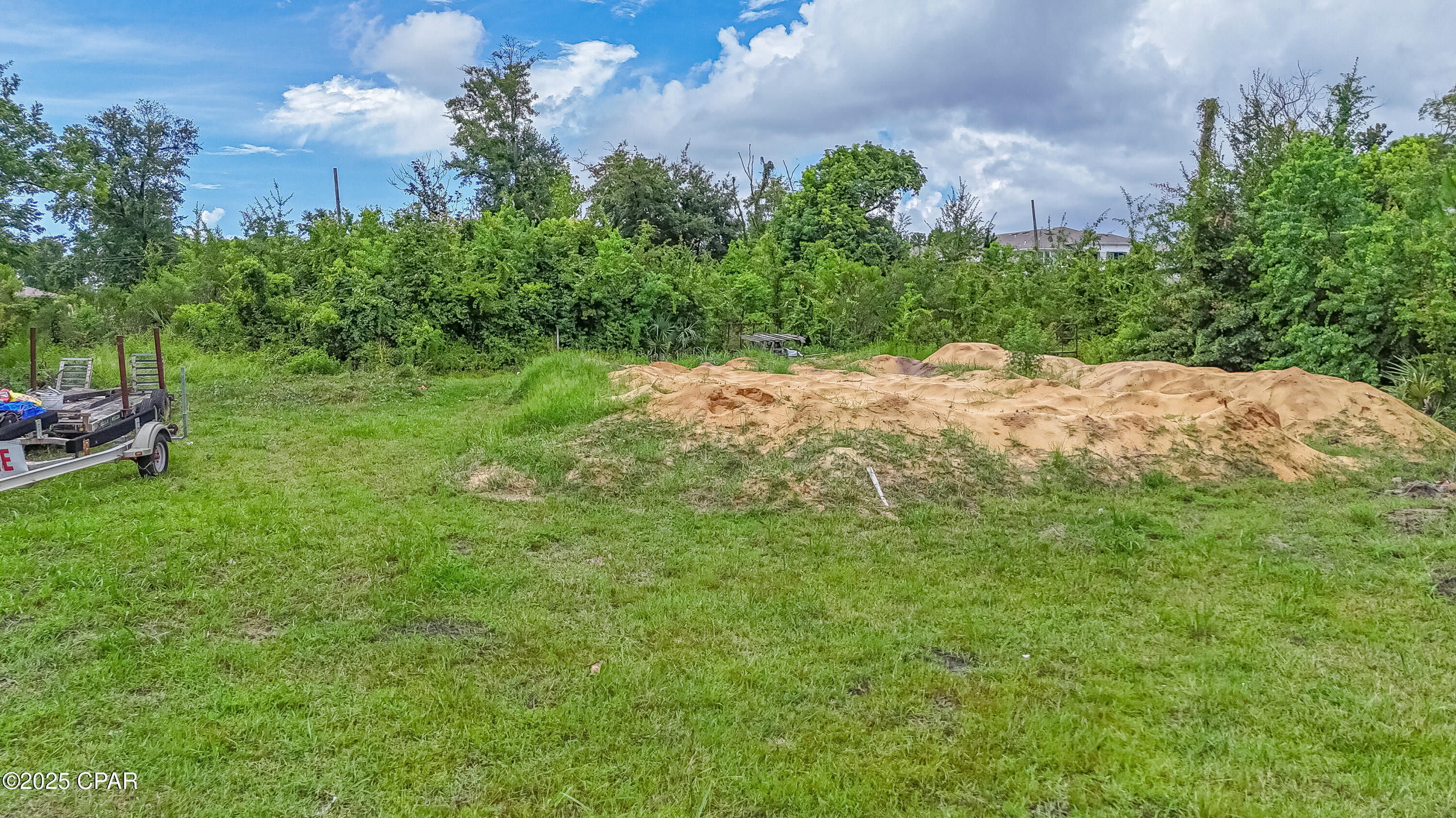 Louis Tract - Land