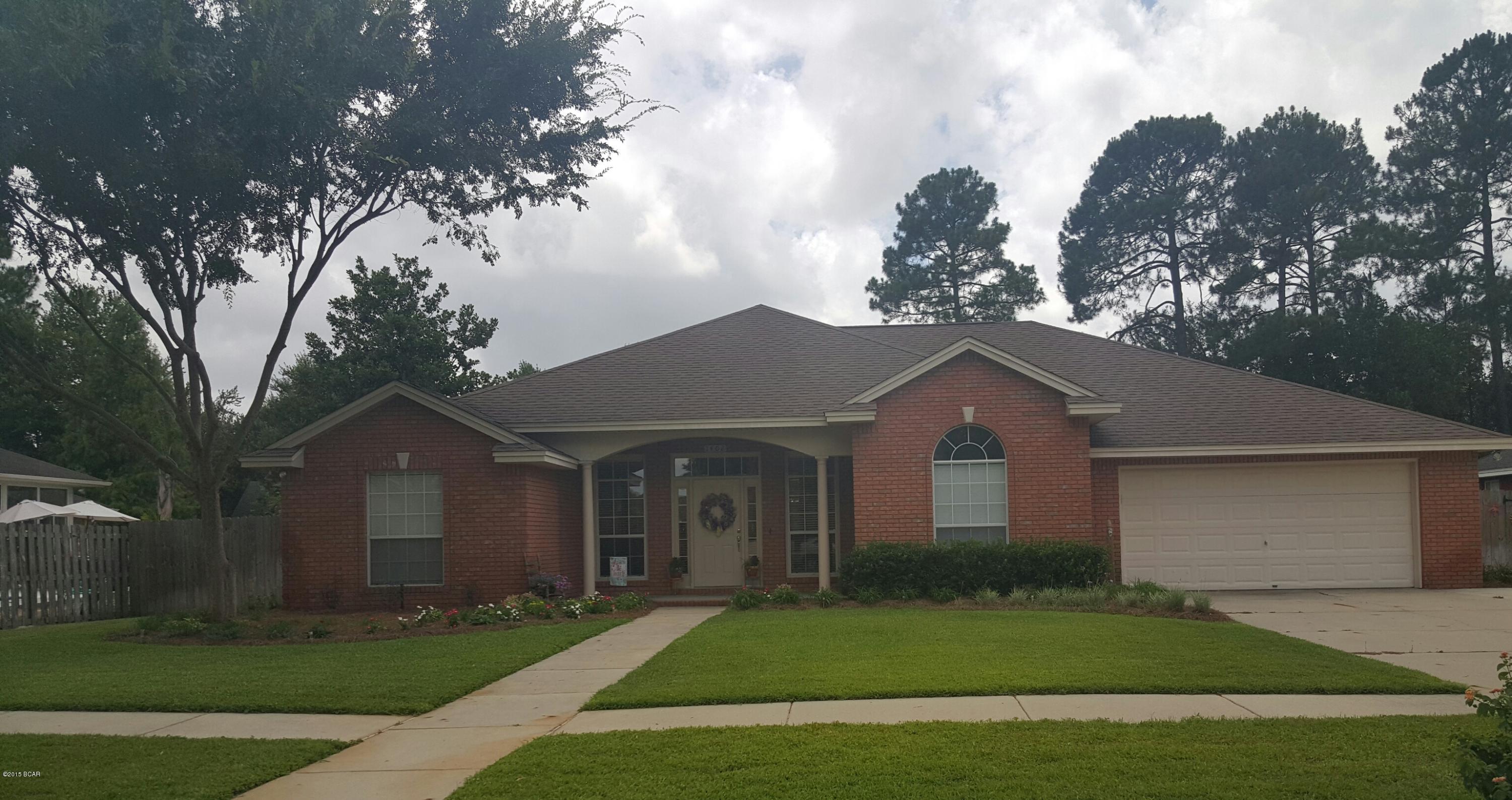 Emmaculate home!! Great neighborhood, near schools, shopping mall & restaurants.

New laminate wood flooring in LR/DR/hall & Master BR. Tile in kitchen/breakfast rm/& baths. Walk into a VERY OPEN Livingroom, light & bright, looks out to patio & beautiful family size pool. Large backyard, can be your paradise, with a little welcome swing in the corner. Yard building for all those yard tools. Come back in & the fireplace makes this room very cozy on those chilly nights. Split floor plan for your privacy. Have guest or kids & still keep your sanity!  Open large dining rm. for the big family & small breakfast area, for those quite mornings. Spacious kitchen with plenty of cabinets & stainless steel appliances.