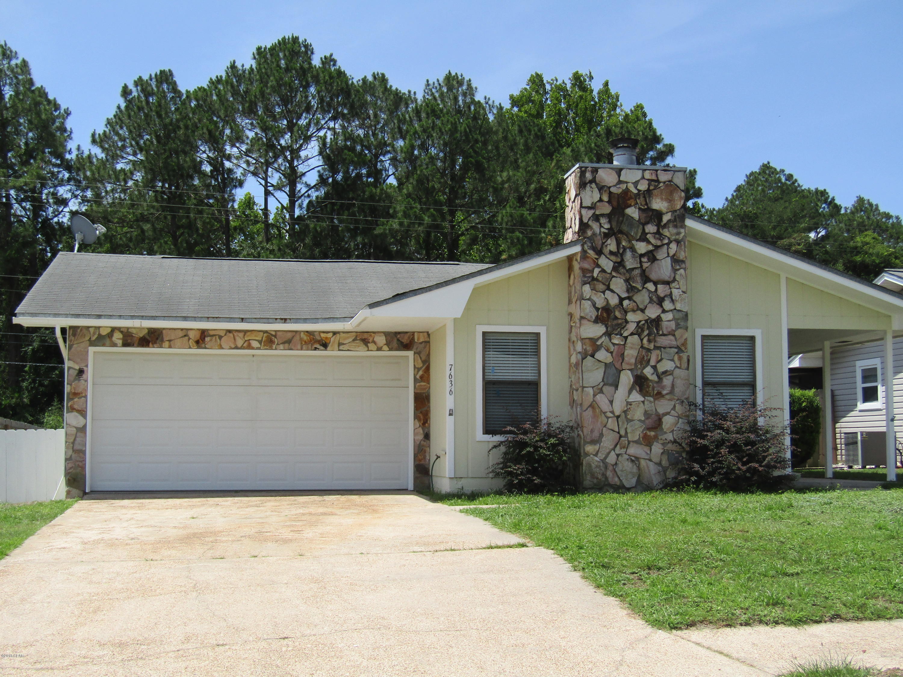 Shadow Bay - 3 bedroom, 2 bath home featuring open living/dining room with NON OPERATIONAL fireplace, stainless steel appliances, new carpet and paint, large wooded deck for entertaining and a two car garage. NO PETS

Lawn service included!