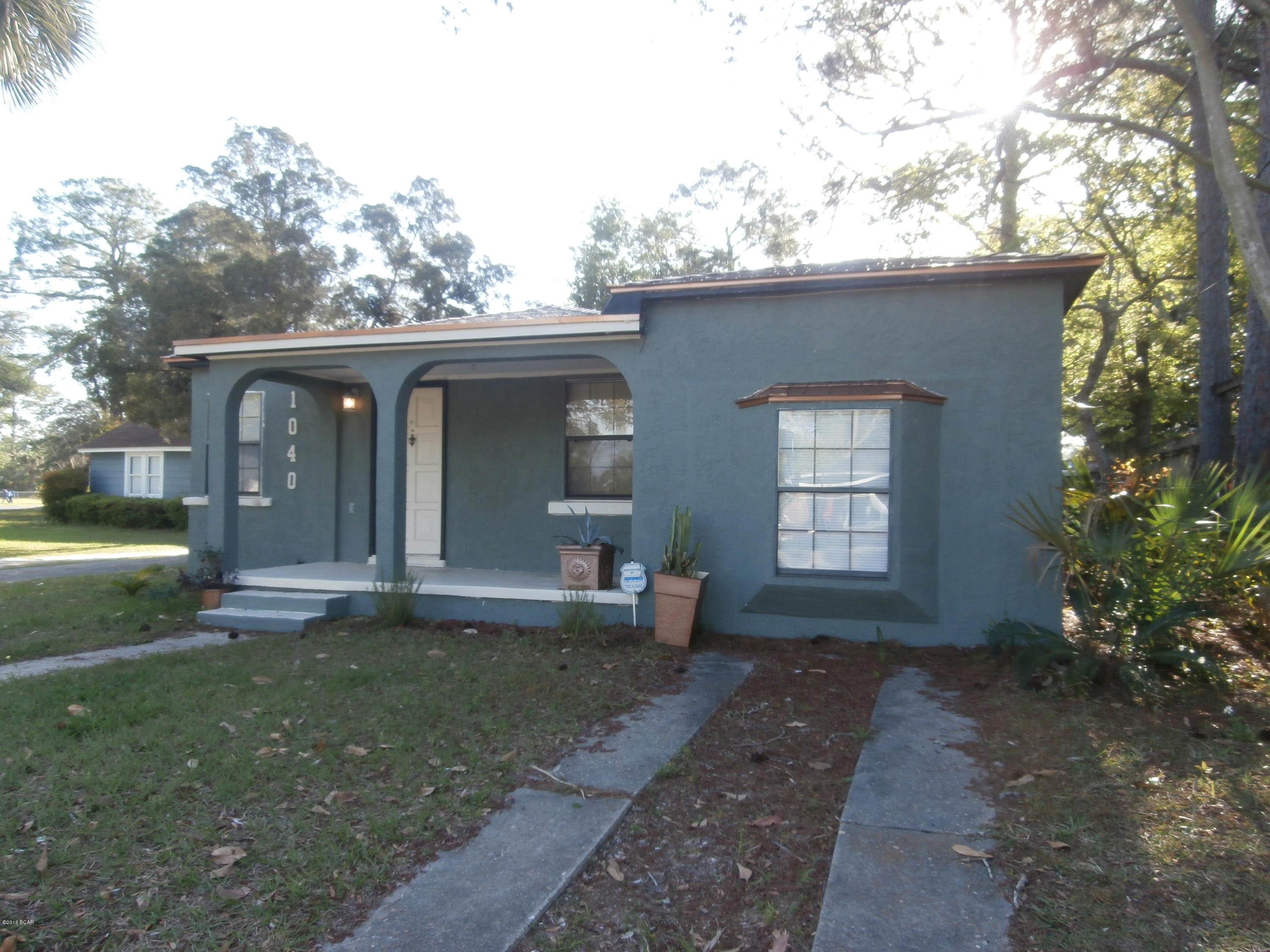 Cute 4 bedroom 1.5 bath home. Near downtown. New central heat and air system. Fenced yard. No pets.

Zoned for Cherry Street, Jinks, and Bay High