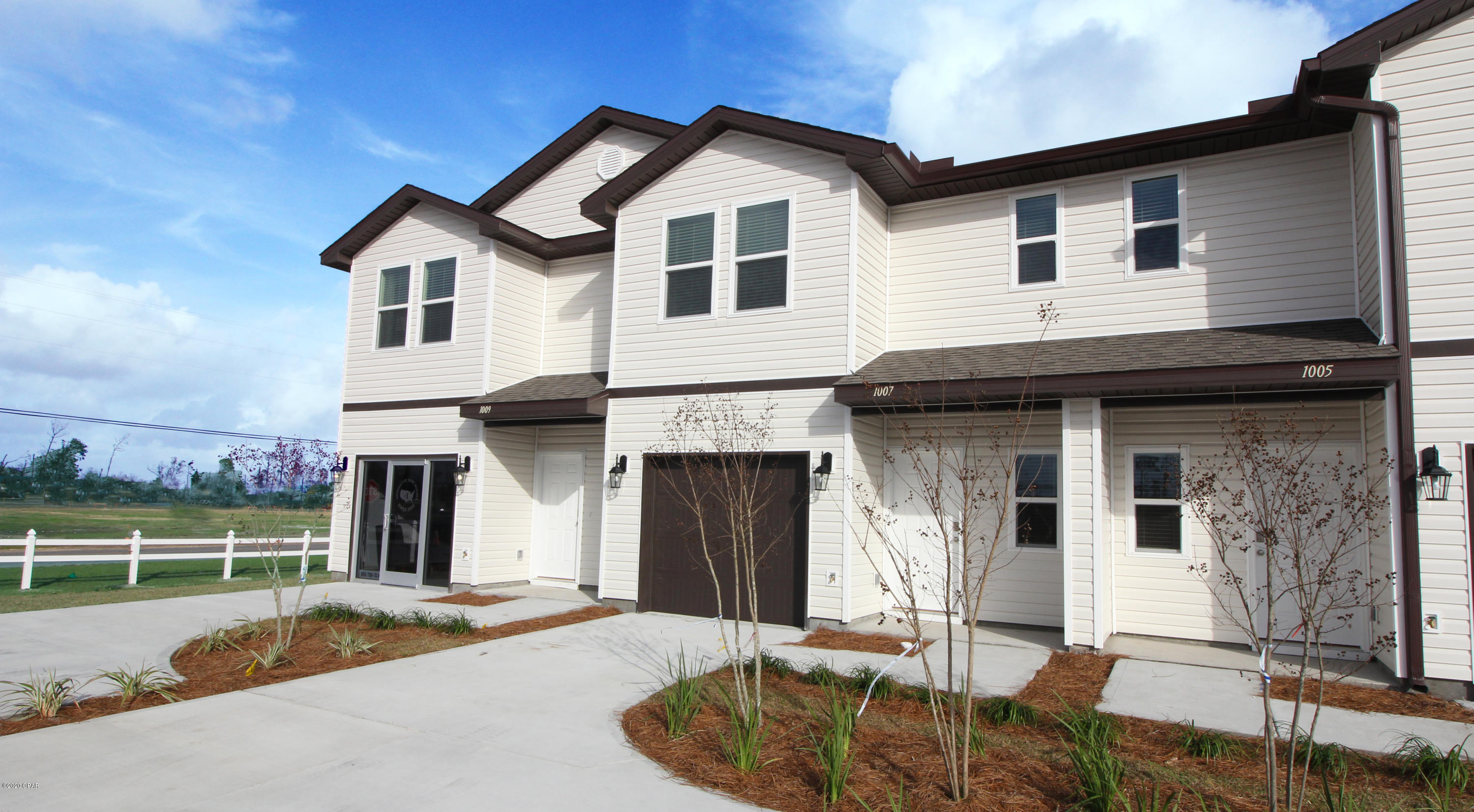 Welcome to Parkview Townhomes. Now leasing new townhomes featuring 3BR/2.5BA - 2 stories and a garage. LVP flooring throughout the common

areas and carpet in bedrooms. These units are unfurnished but come equipped with stainless appliances including stove microwave and dishwasher refrigerator

with ice maker and washer and dryer. Downstairs you will find a large kitchen with breakfast bar, open living area and half bath. All bedrooms are upstairs as well

as the laundry room. Style, substance and sustainability are the pillars of quality living at Parkview at Lynn Haven. Pet policy is 2 pets allowed. 70 lb. weight limit.

•500 non-refundable for 1st pet. $300 for the 2nd. •Monthly pet rent of $25. All fees and charges noted are per pet.