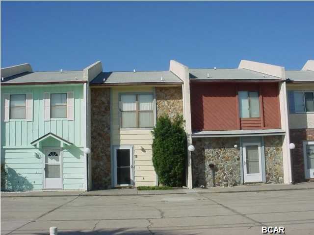Don't miss your chance on this fantastic buy at Summerplace Townhomes, unit #127. Located on East Thomas Drive, BEACHSIDE, right in front of Mariner East and Mariner West, you don't have to cross the road to get to the Beach! This townhome is ready for you to enjoy or rent out immediately. Well maintained and fully furnished, this two bedroom two bath townhome is just a short stroll to the Beach and it is HUGE at 1496 sq feet! Features include a full sized washer and dryer, spacious master bedroom with his and hers closets, balcony off master offering a peek-a-boo view of the gulf (and fantastic gulf breezes), a covered patio area with owners storage closet... great to use for all those extra personal things and beach items, a large 2nd bedroom, pass thru jack & jill bath,