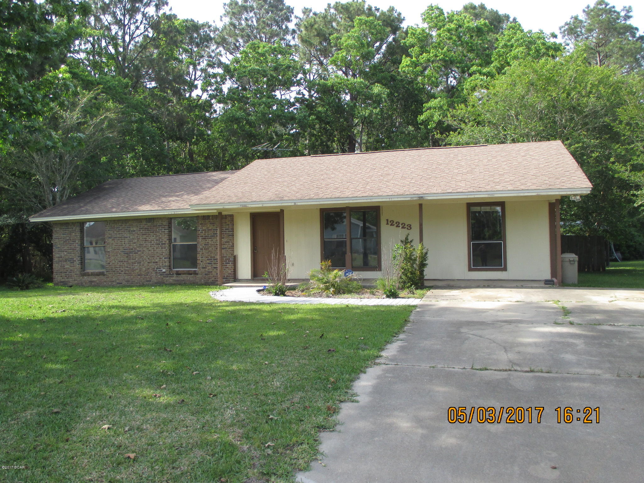 3/2 home in Sandy Creek with fenced back yard. All property sizes and ages are approximate, please measure and/or verify if important. 

School assignments are subject to change, please check with Bay County for most accurate information.

Deposit is the same as the rent.

Pets NOT Allowed!