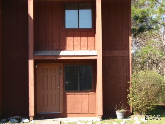 2 story town home, convenient to the Panama City Mall and dining. This home has W/D connections and a nice, open living area and kitchen area. Both bedrooms are located upstairs and full bath connected to master bedroom with hall access.