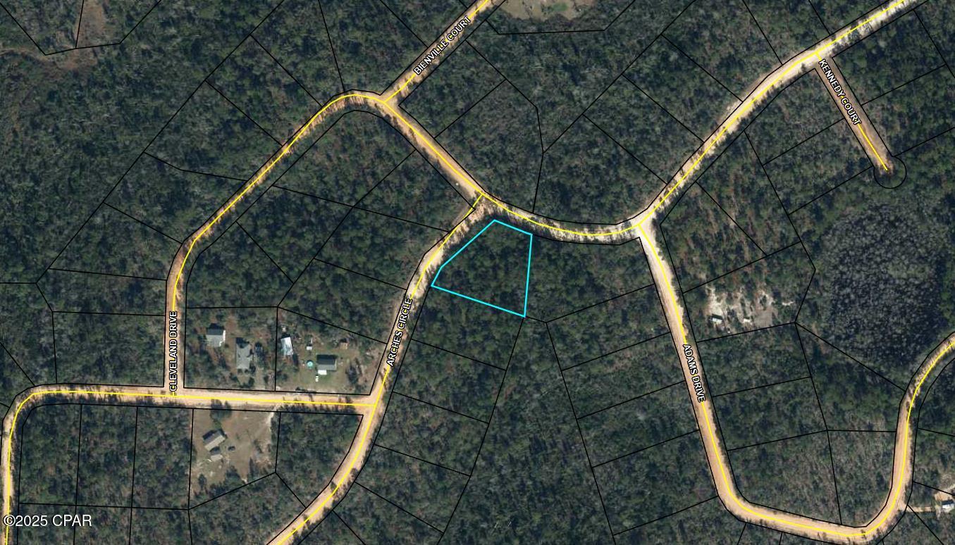Wonderful building lot in the unique community of Compass Lake in the Hills. There is a voluntary HOA (not mandatory). If you choose to participate it will give access to all the amenities of the community such as Lodge with swimming pool, cabin rentals, RV spots, and more. Recent changes made by Jackson County now allow manufactured homes in the community. Quiet country living yet an easy commute to Panama City or Marianna.