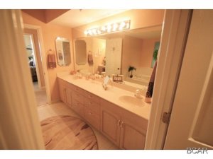 Summerwinds Condo - Residential