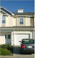 Very nice condo in Villas at Suncrest with ceramic tile and carpet, granite counter tops, washer and dryer connections, 1-car garage. Gated community with pool and clubhouse.