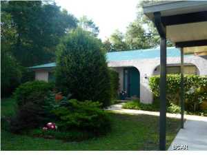 Great price on this lake view home, in the Sunny Hills community. This home sits on over half an acre. It has a brand new metal roof, a new stainless steel dishwasher, and has just been painted, inside and out! The home overlooks Boat Lake. There is a very large 12'x36' Florida room on the back of the home, to enjoy your lake view. The Sunny Hills community boasts an 18 hole golf course, has several lakes, a community beach, and is just a short 40 minute drive to the white sand beaches of Panama City Beach. the seller's are offering a $2,000. flooring allowance, with an acceptable offer.