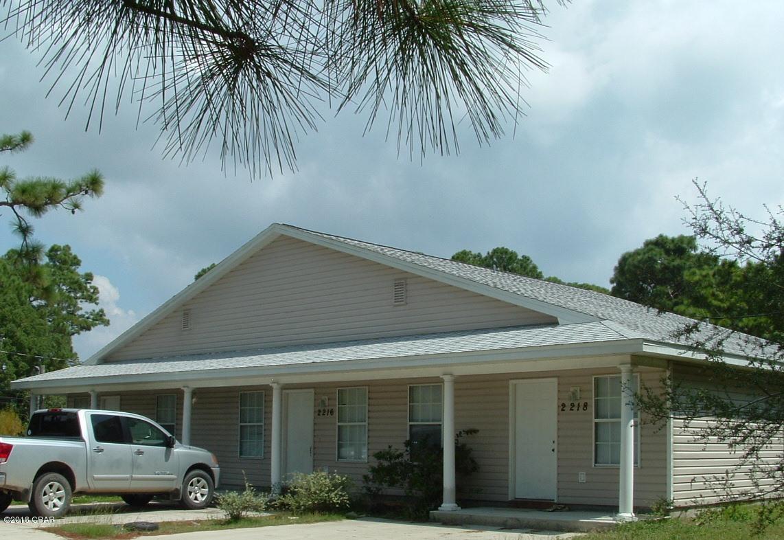 Triplex with ceramic tile and carpet, open floor plan, washer and dryer connections, breakfast bar, master bedroom has a walk-in closet. Shared backyard with lawn maintenance included. Close to beaches!



All measurements are approximate.