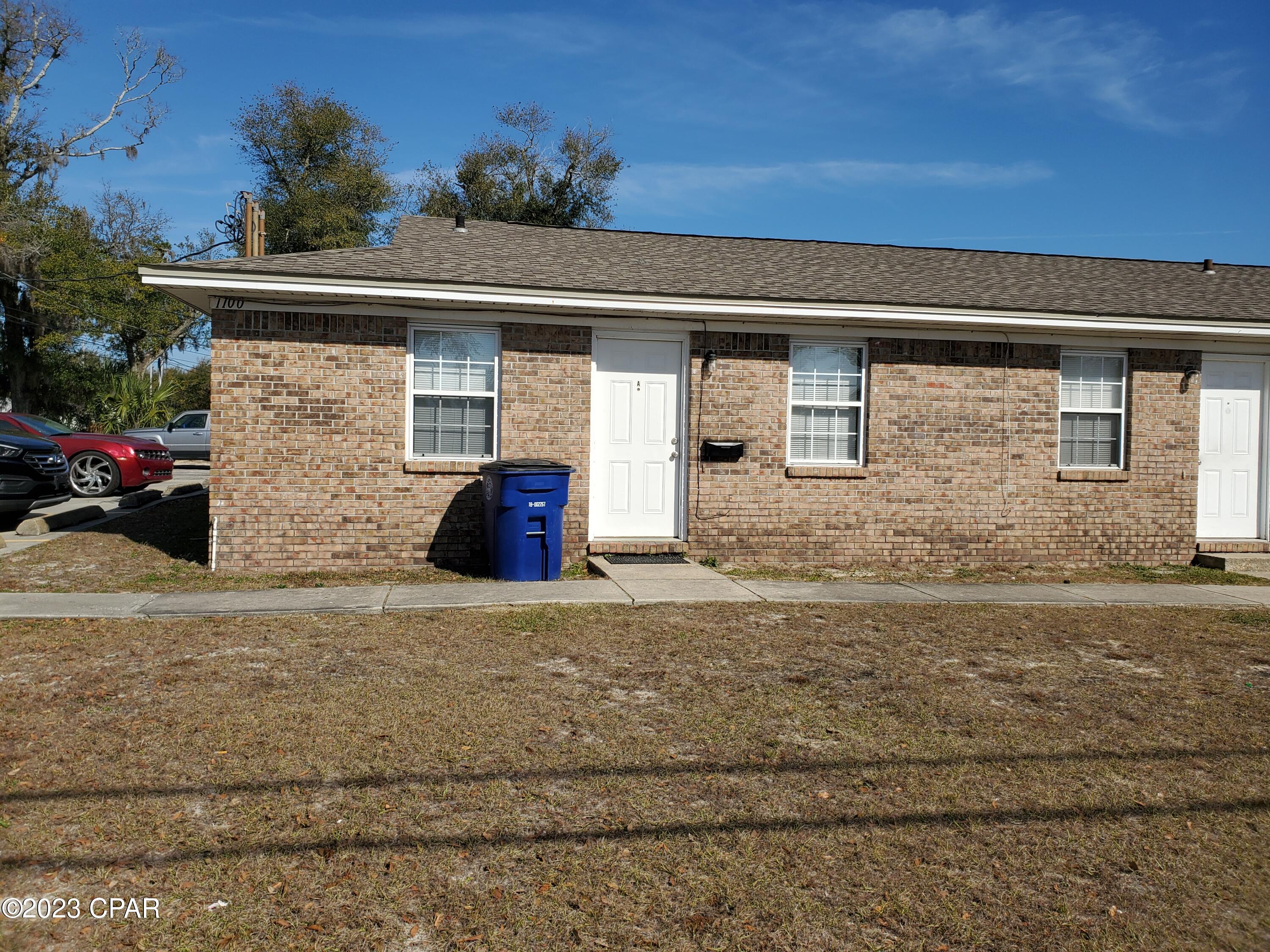 2 bed/1 bath apartment. 754 sq ft. Tidy, tile floors throughout. Conveniently located at the corner of 11th and Frankford. Separate private laundry room in back of bldg. No pets. Yard Care included.