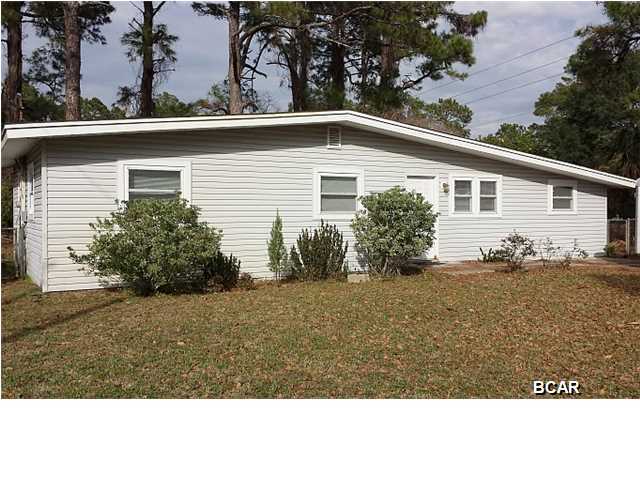 Very nice home with new carpet and paint, breakfast bar, split bedroom plan, washer and dryer in home, fenced back yard, covered patio, and close to schools and shopping.