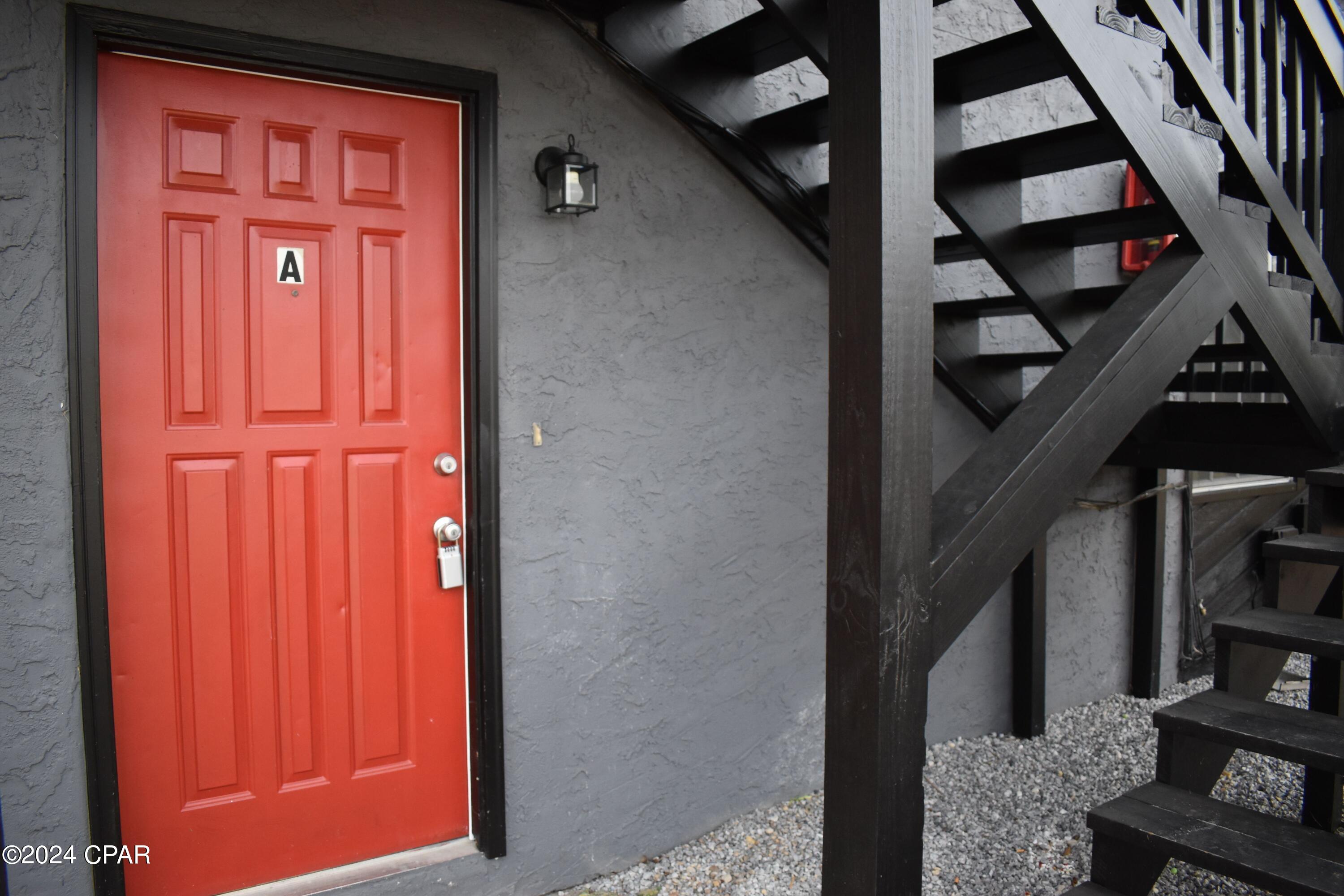 This is a 1 bed 1 bath downstairs unit. New flooring, new paint, and new appliances. Large bedroom with sliding glass door. Private exterior laundry room with washer/dryer hookups. Garbage, quarterly pest service, and yard service included.