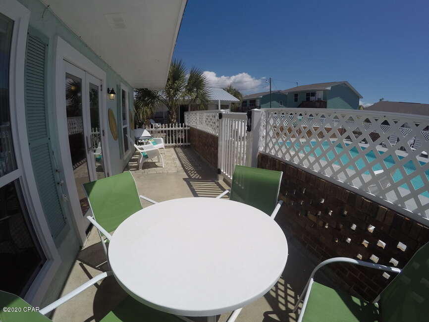 2 Bedroom, 1 Bathroom fully furnished condo on ground level within a block to the beach.  Located in Laguna Beach, this is the ideal location to live.  All utilities included except for cable and wifi.  Rent is $1700/month with a $2550 security deposit required.  Background check and income verification will be required.