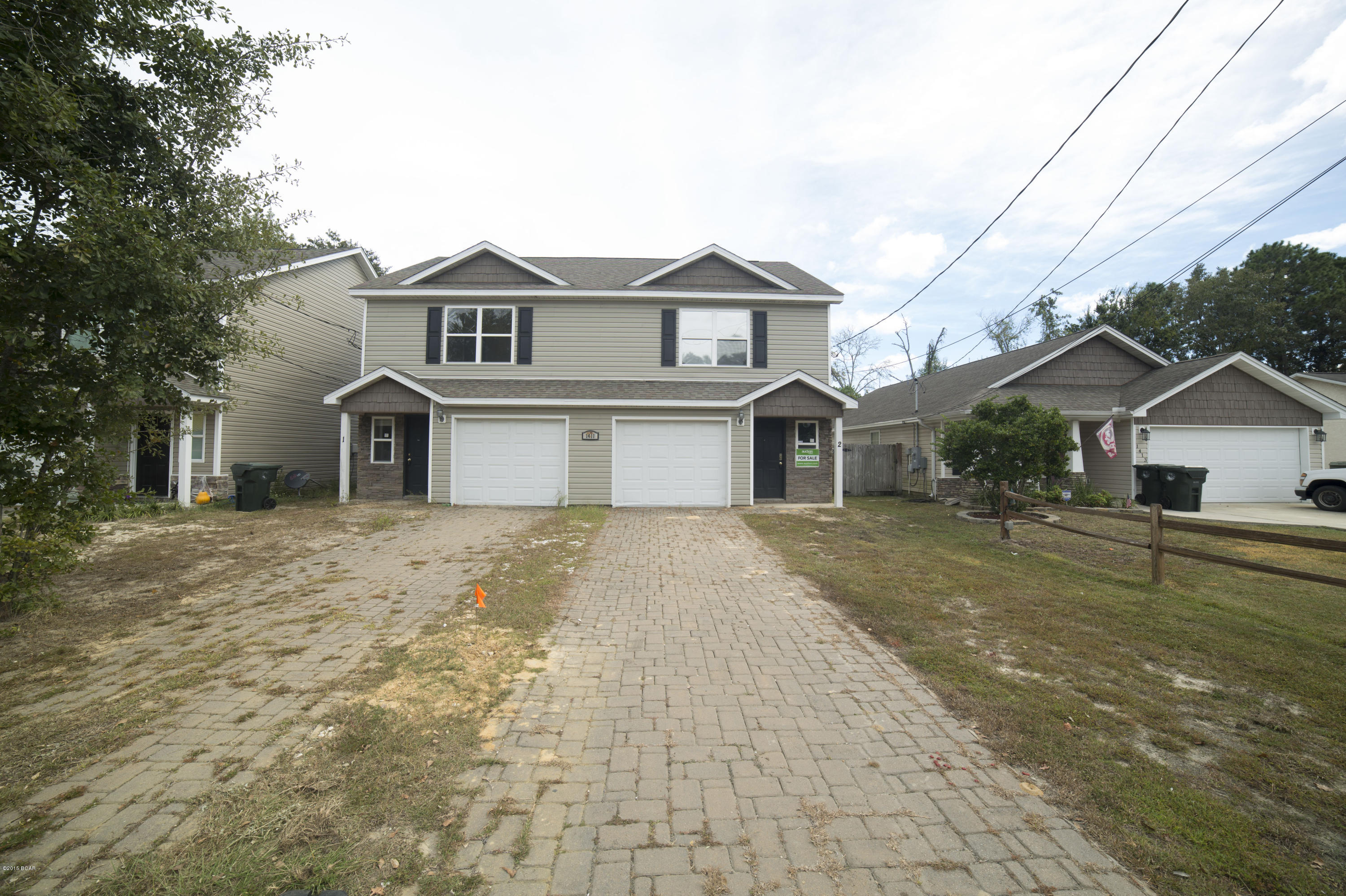 Open House Sunday 10/25 from 11-1! This spacious, 3 bedroom, 2.5 bath, townhouse is ideal for a family. The home has been well cared for with cognac kitchen cabinets and a turquoise-green glass tile backsplash, stainless steel appliances, 2 inch wood blinds, full sized washer and dryer, 1 car garage with automatic opener and newly painted floor, ample storage, and a LARGE, private, fenced backyard with expanded concrete pad perfect for your BBQ grill. There’s a large master bedroom with ensuite, unit has fresh paint, carpets cleaned professionally. Ceiling fans in all three bedrooms. A sunny bright window is situated over the kitchen sink so you can watch your kids play. Energy saving bulbs have been installed throughout the home.