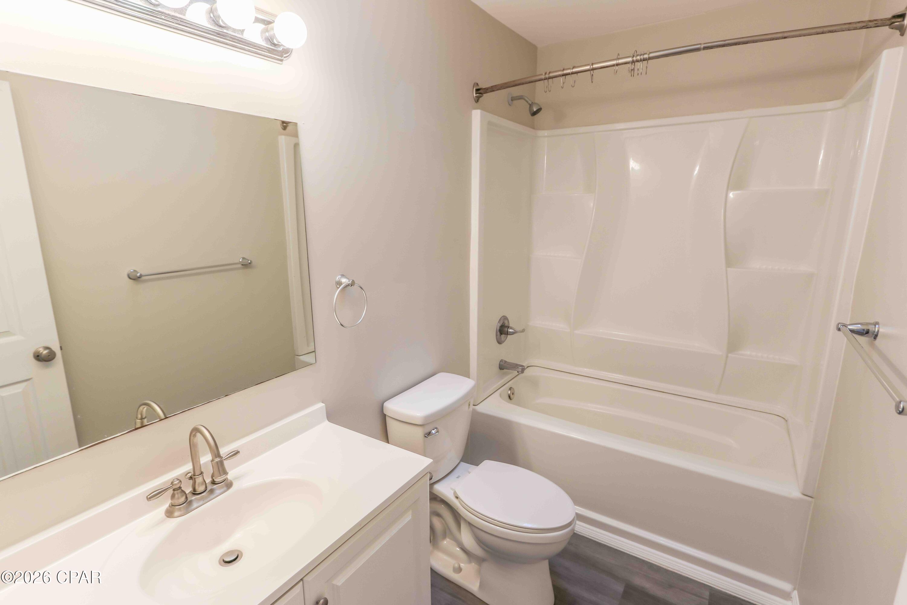 Oakshore Villas Twnhs - Residential
